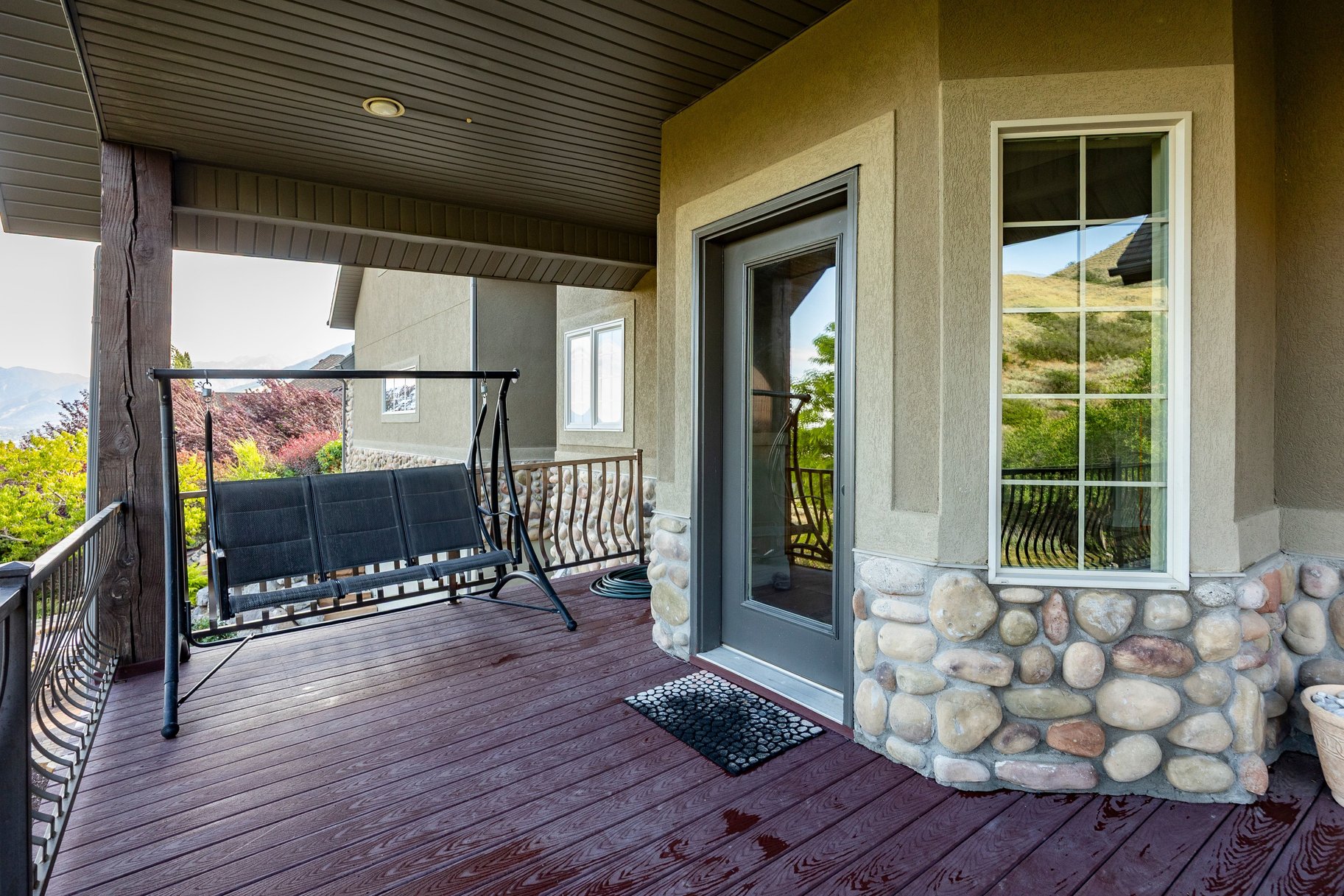  Mountain Views, Trail Access & Luxury East Bench Living - 物件實景