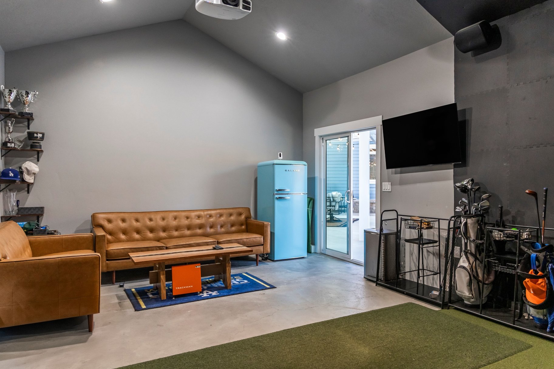  Beautiful Craftsman Rambler With Basement Apartment, Sports Pool and Pool House - 物件實景