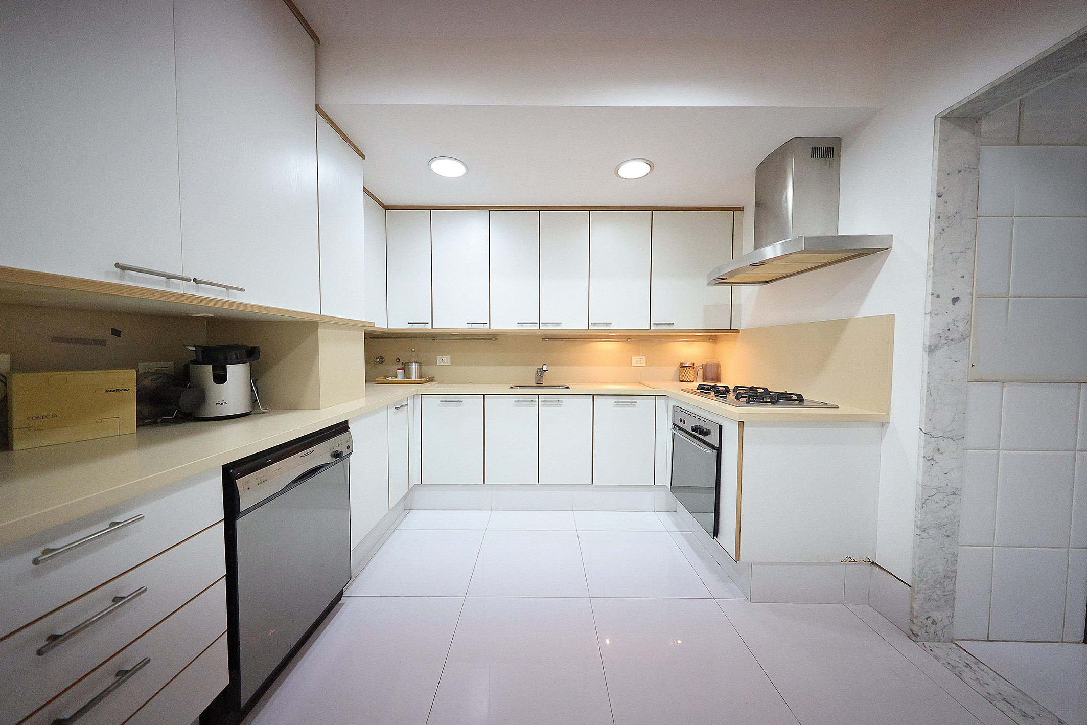  Circular floor plan apartment one block from the beach - 物件實景