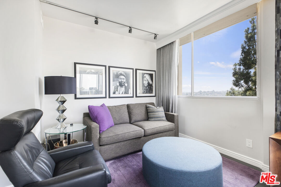 Los Angeles, California, 90027, United States, 1 Bedroom Bedrooms, ,1 BathroomBathrooms,Residential,For Sale,1913700