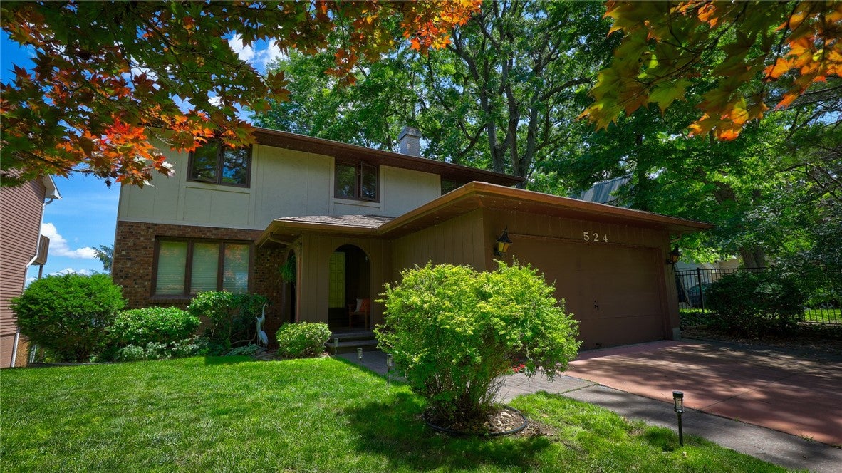 Ridge Ave, Decatur, IL 62521