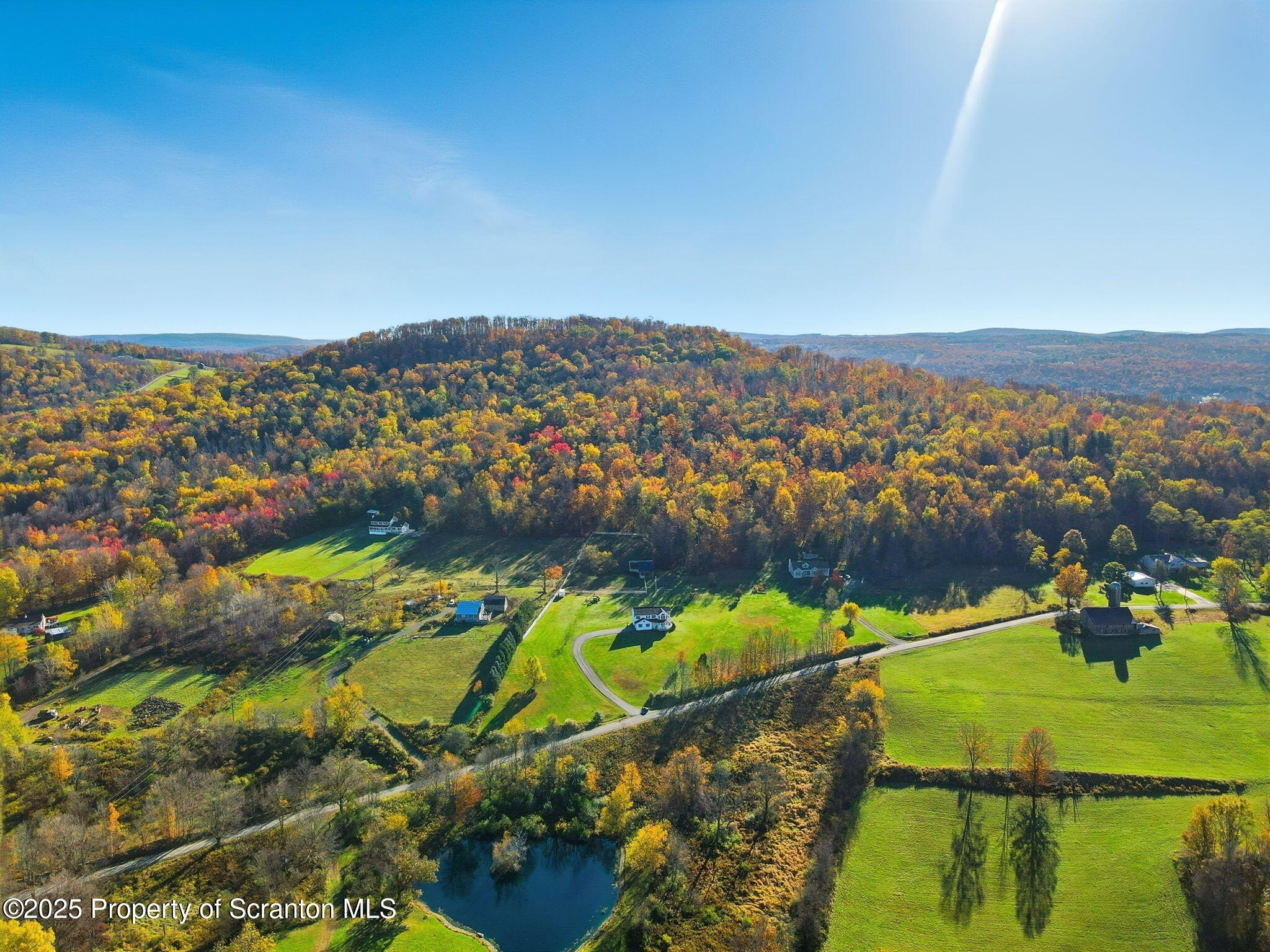 Clifford Twp, Pennsylvania, 18470, United States, 4 Bedrooms Bedrooms, ,3 BathroomsBathrooms,Residential,For Sale,1978908
