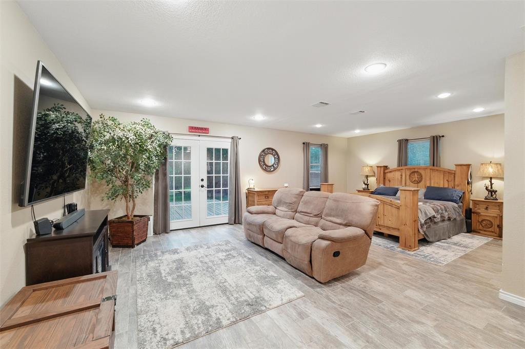 Weatherford, Texas, 76088, United States, 5 Bedrooms Bedrooms, ,4 BathroomsBathrooms,Residential,For Sale,1920303