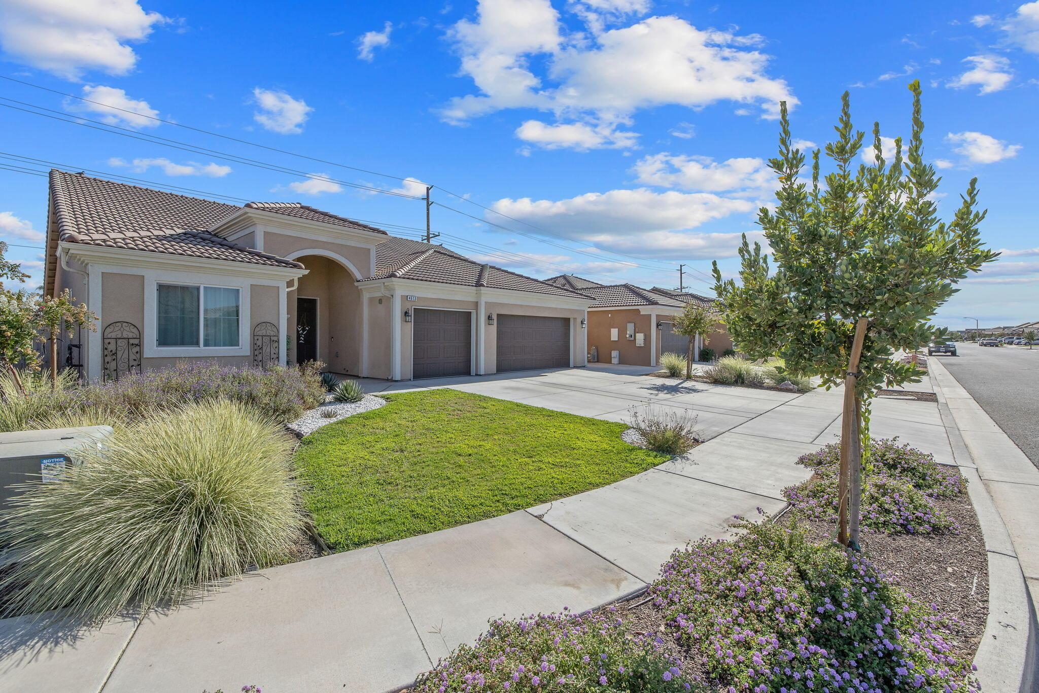 Visalia, California, 93291, United States, 4 Bedrooms Bedrooms, ,2 BathroomsBathrooms,Residential,For Sale,1927793