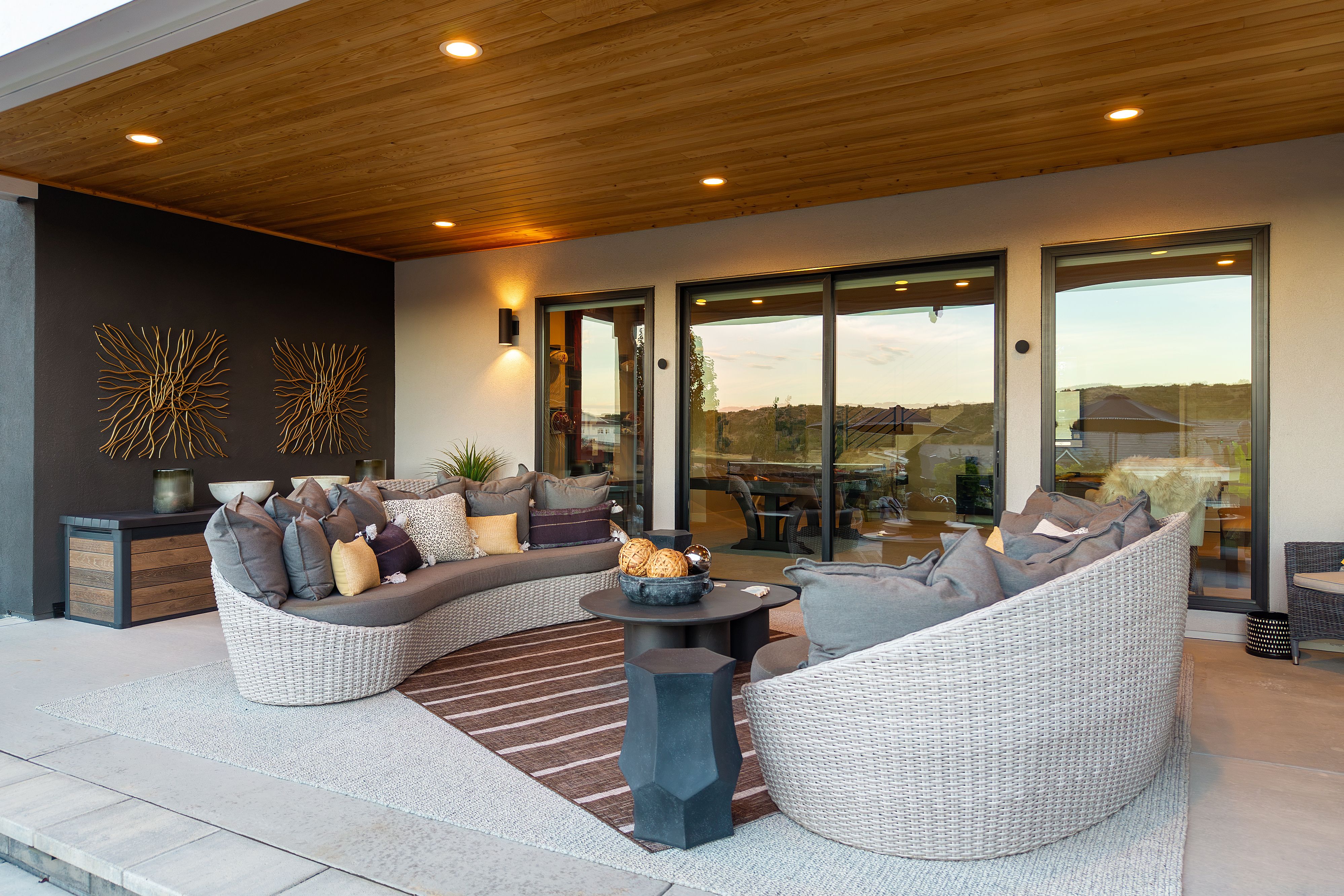  Abundance of Large Windows Showcasing Peaceful Canyon and Ridge Views - 物件實景