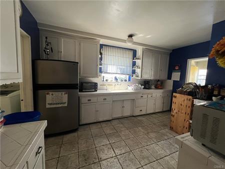 Van Nuys, California, 91401, United States, 2 Bedrooms Bedrooms, ,1 BathroomBathrooms,Residential,For Sale,1914216