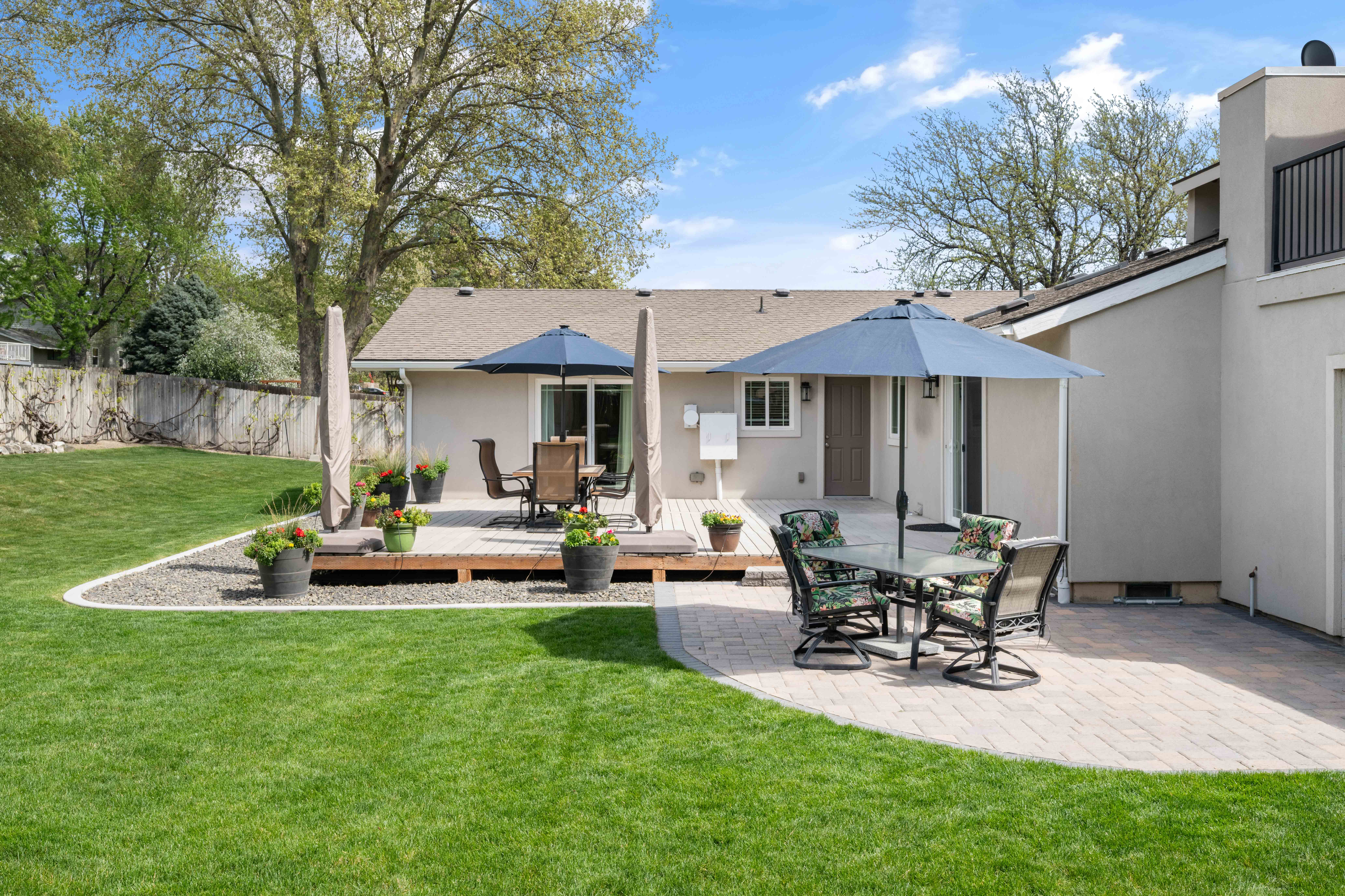  ROOM FOR SHOP/ POOL. IMMACULATELY CARED FOR HOME - 物件實景