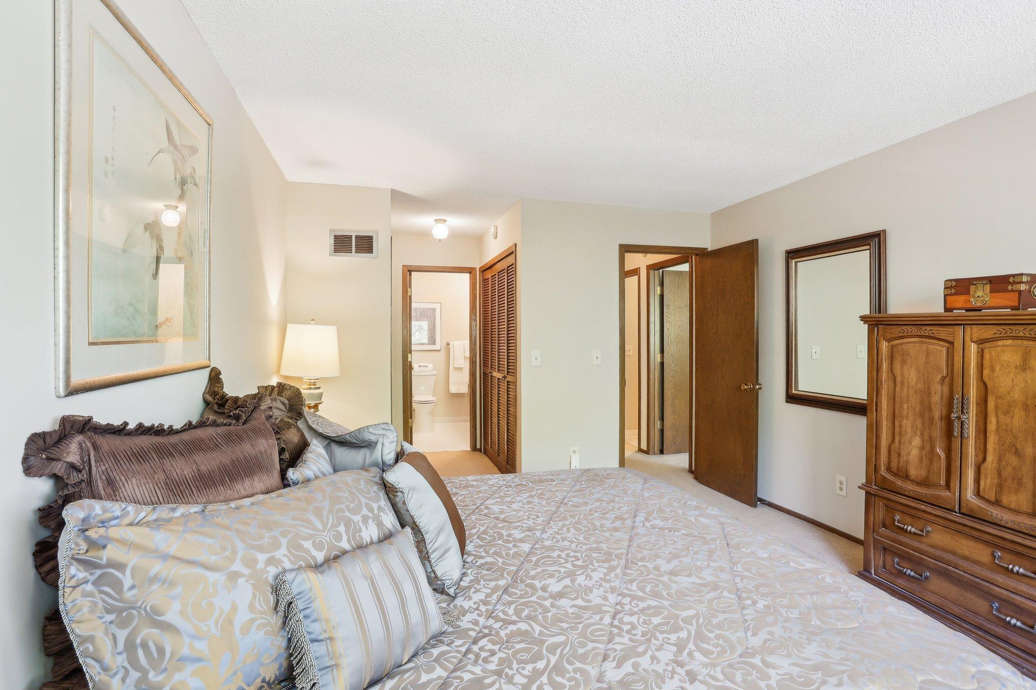 Edina, Minnesota, 55439, United States, 2 Bedrooms Bedrooms, ,3 BathroomsBathrooms,Residential,For Sale,1820089