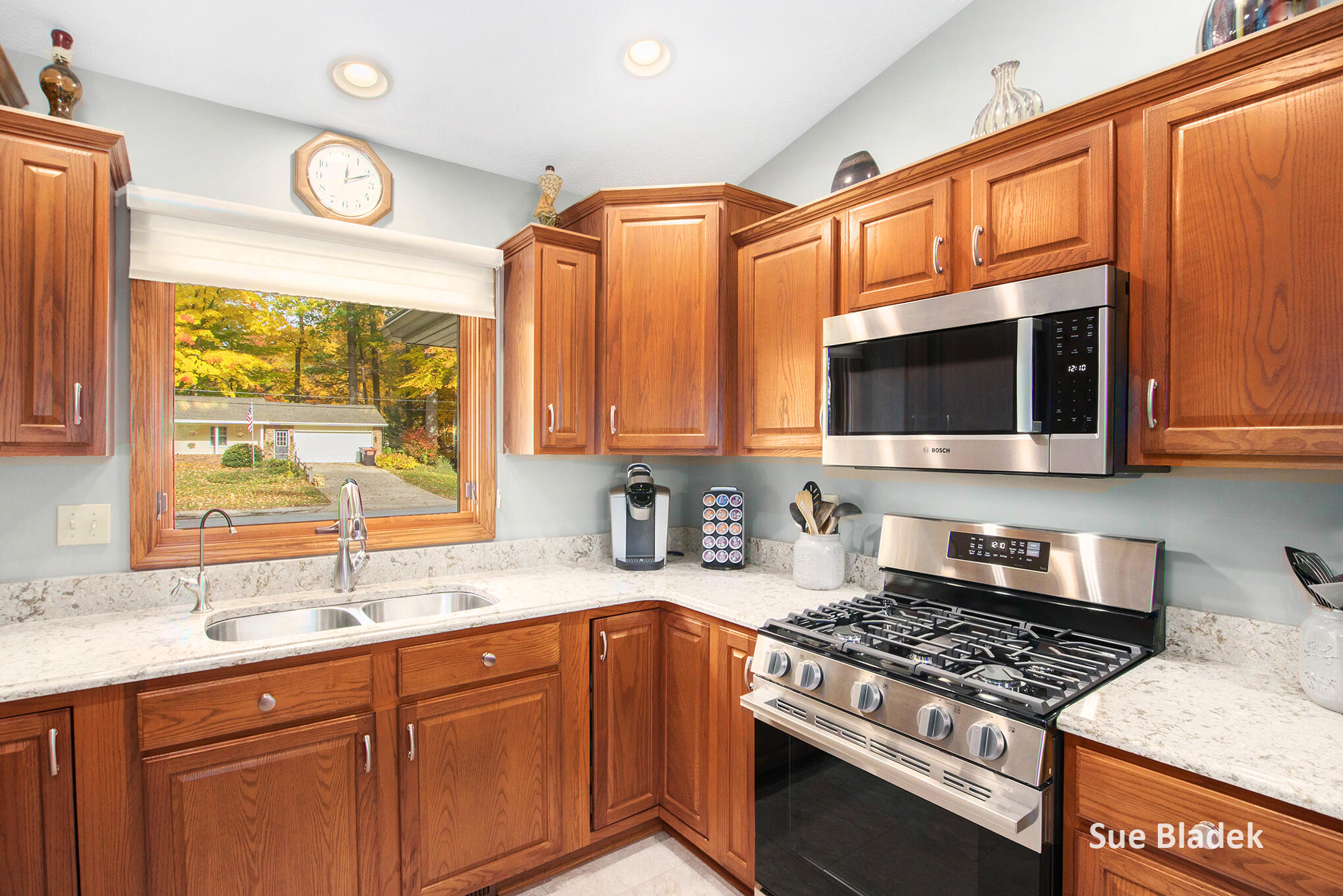 Holland, Michigan, 49424, United States, 3 Bedrooms Bedrooms, ,3 BathroomsBathrooms,Residential,For Sale,1989003