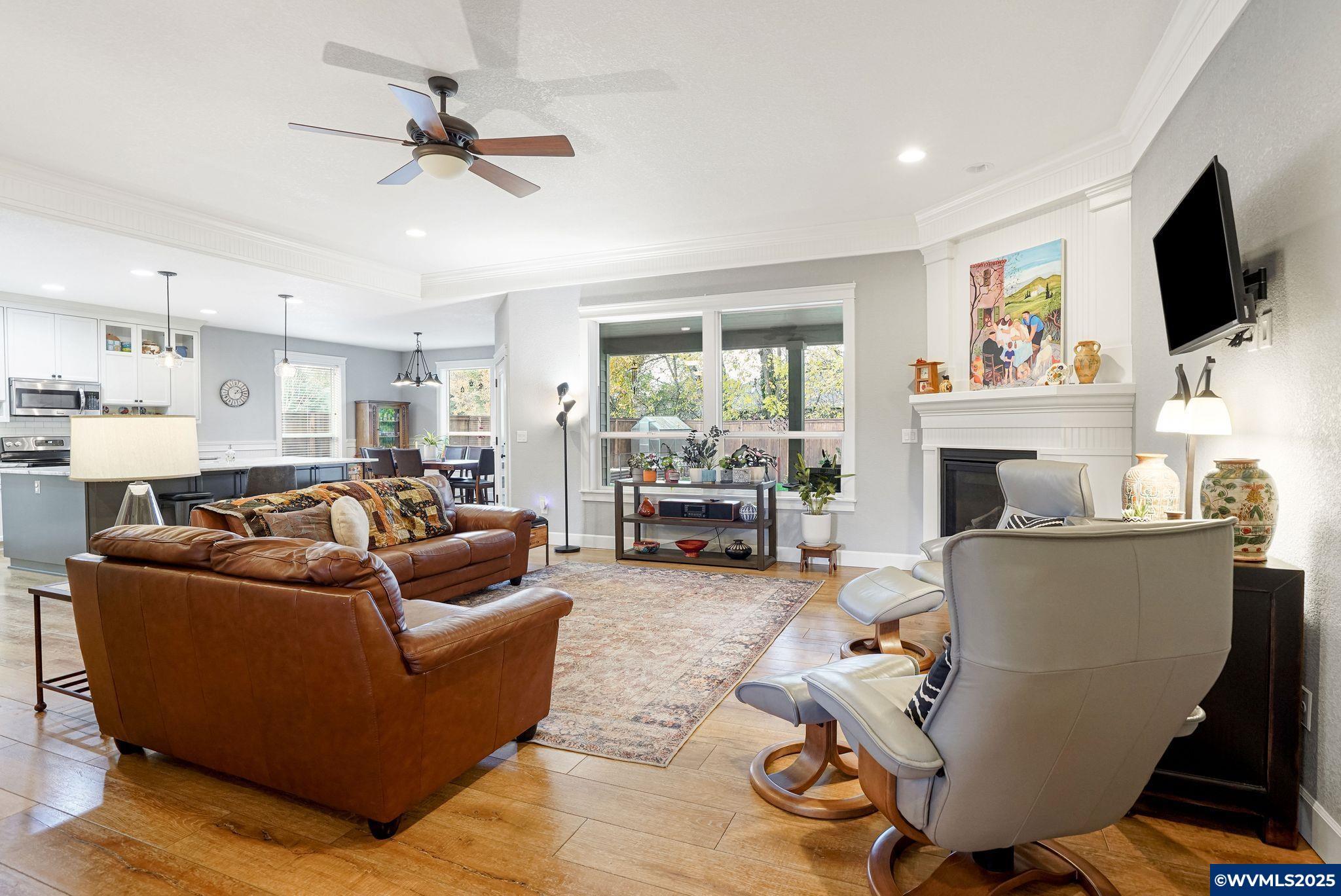 Dallas, Oregon, 97338, United States, 4 Bedrooms Bedrooms, ,2 BathroomsBathrooms,Residential,For Sale,1991904