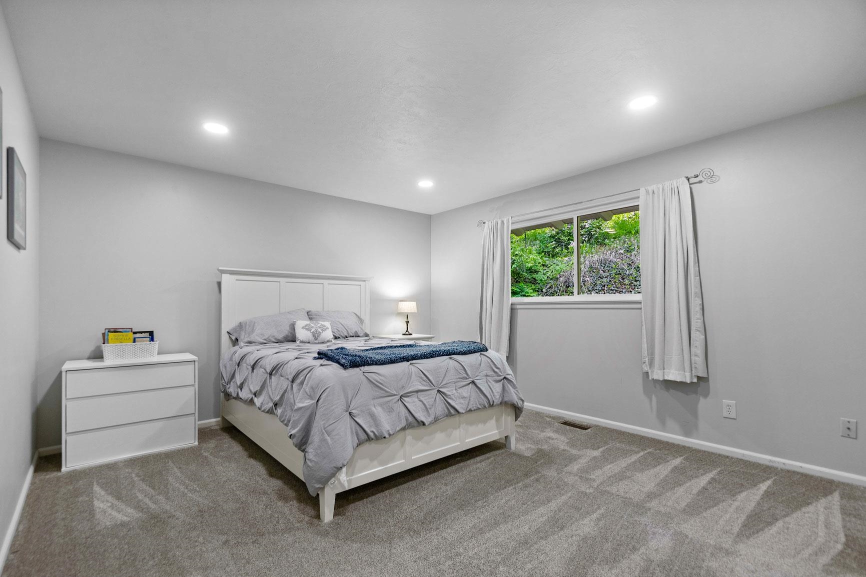 Spokane, Washington, 99218, United States, 4 Bedrooms Bedrooms, ,4 BathroomsBathrooms,Residential,For Sale,1828122