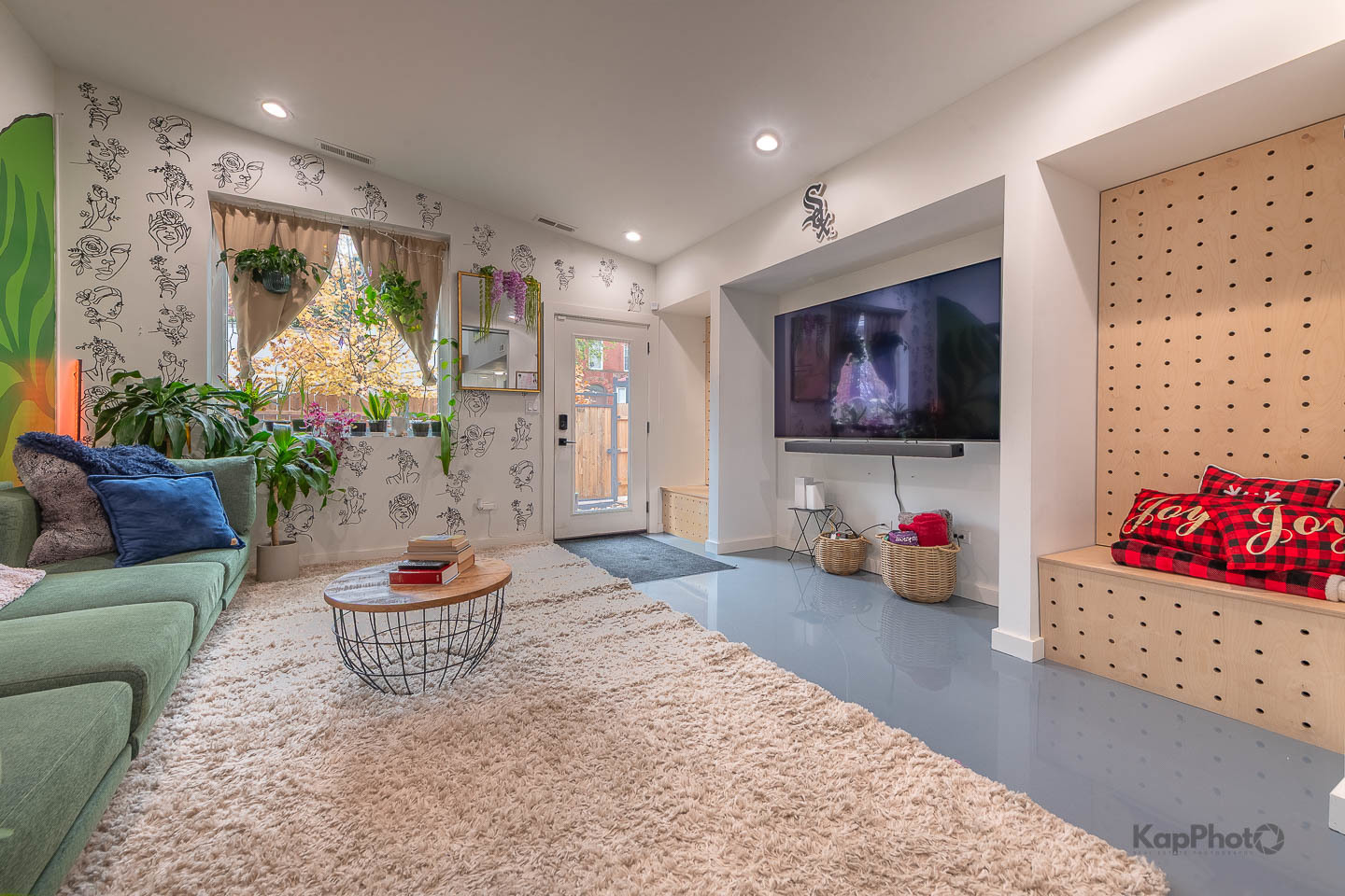 Chicago, Illinois, 60612, United States, 4 Bedrooms Bedrooms, ,2 BathroomsBathrooms,Residential,For Sale,2001232