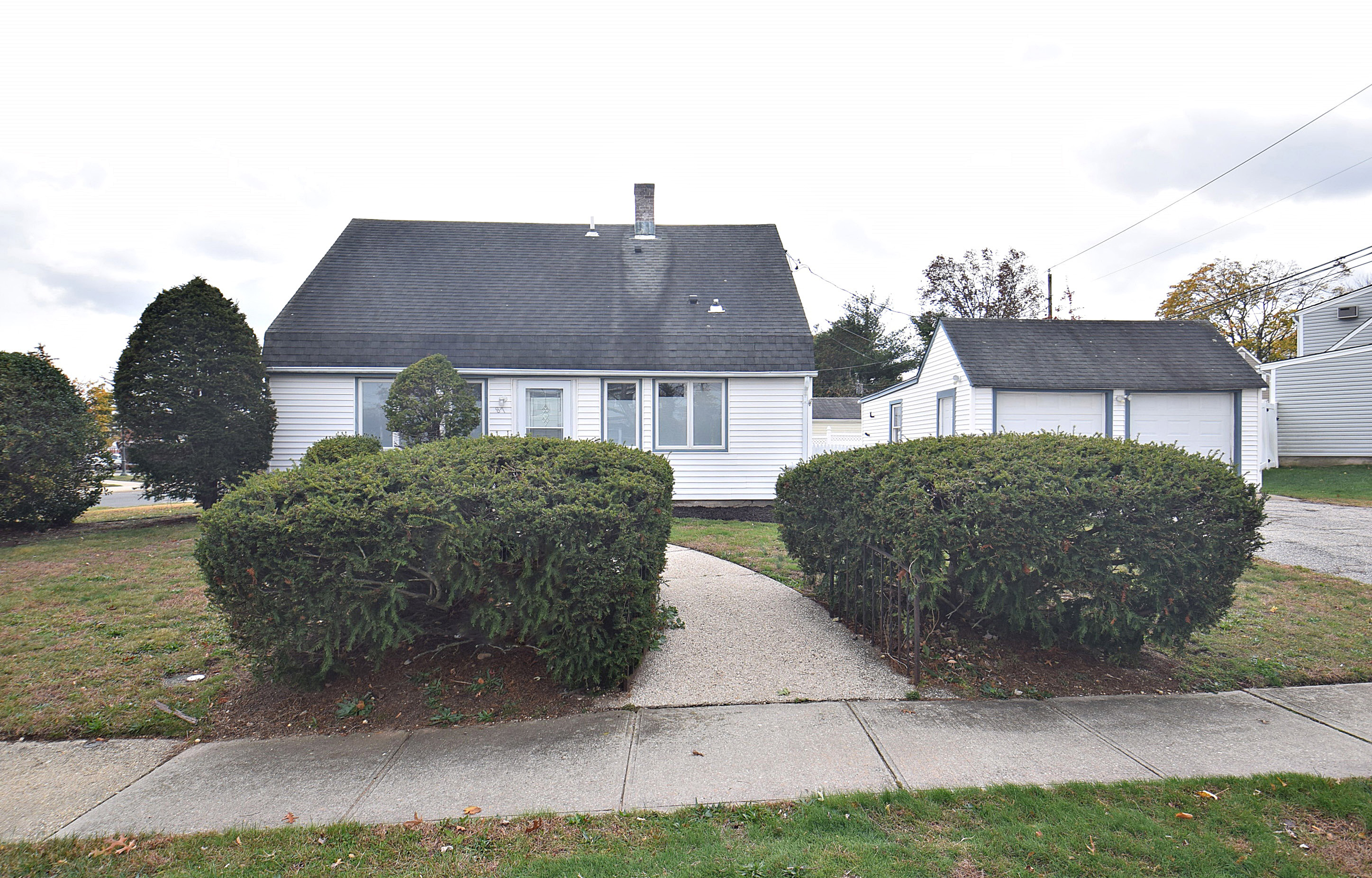 Levittown, New York, 11756, United States, 4 Bedrooms Bedrooms, ,2 BathroomsBathrooms,Residential,For Sale,2000416
