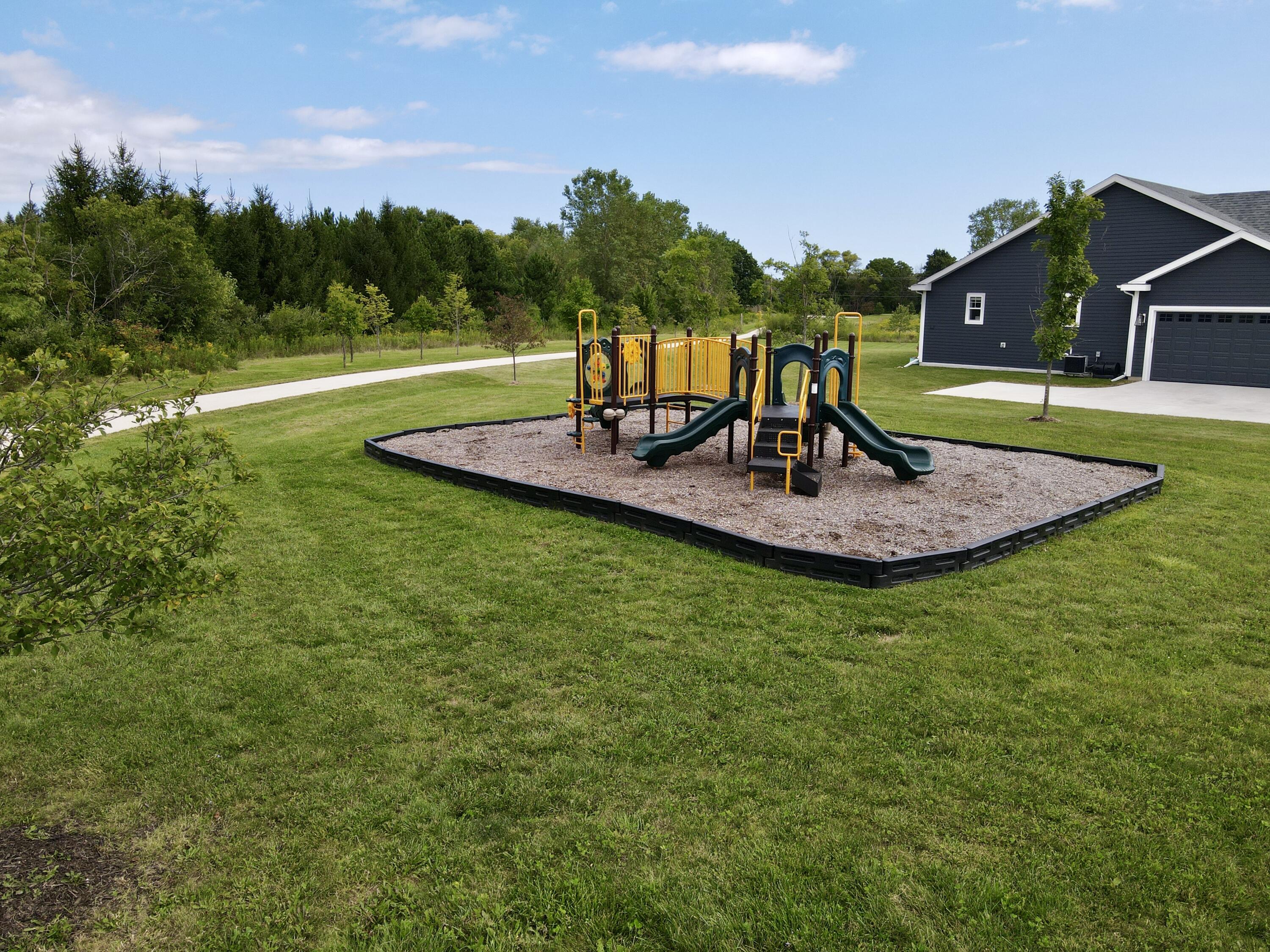 Mequon, Wisconsin, 53097, United States, 5 Bedrooms Bedrooms, ,4 BathroomsBathrooms,Residential,For Sale,1932349