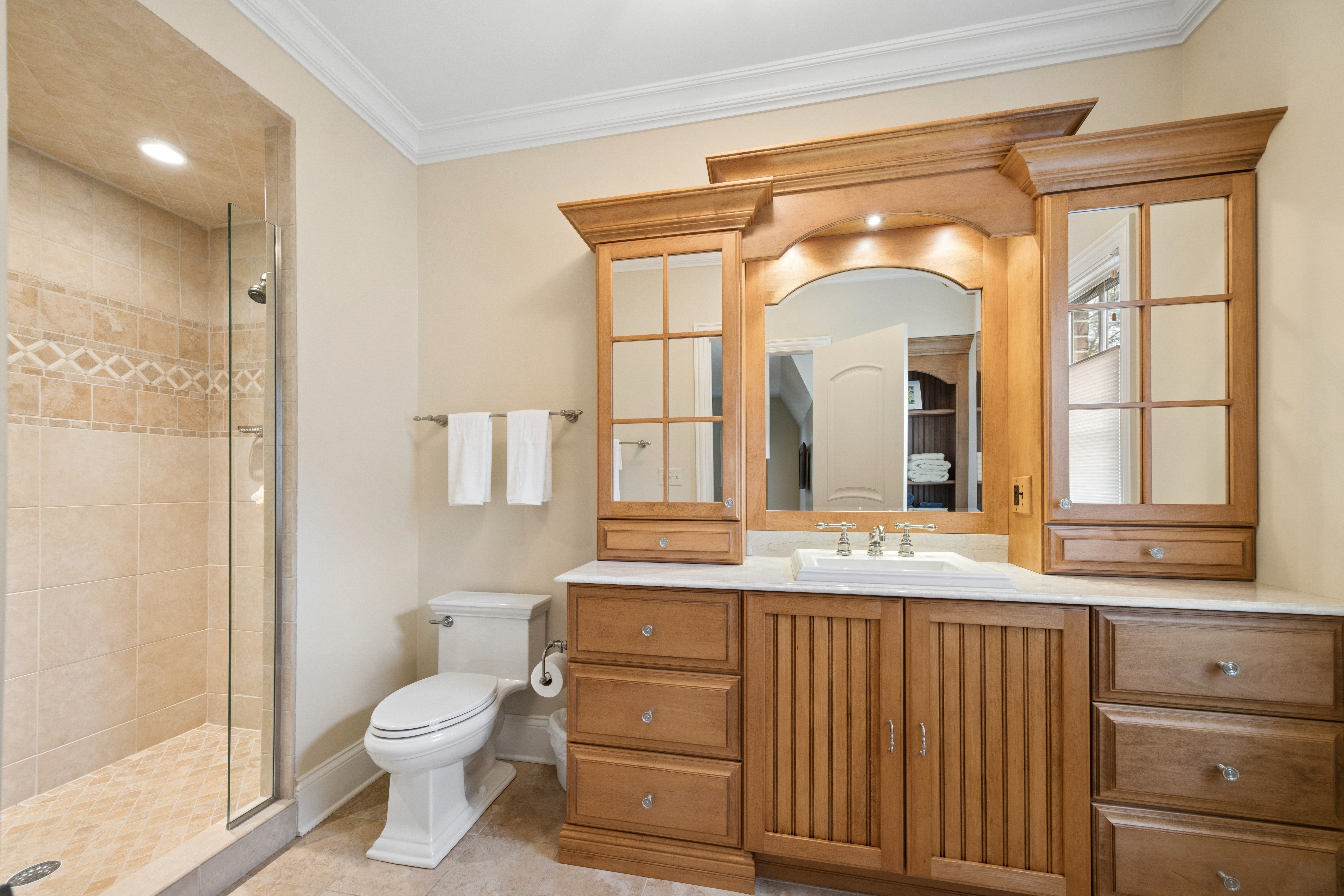  Impressive Cedar and Sstone Home in A+ Sought After Location - 物件實景