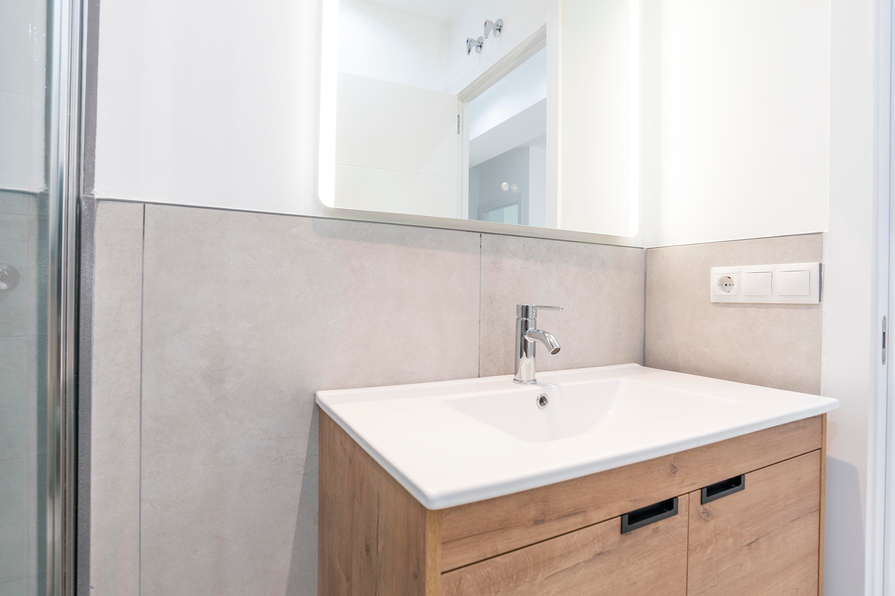  Fully renovated flat, ready to move in with terrace - 物件實景
