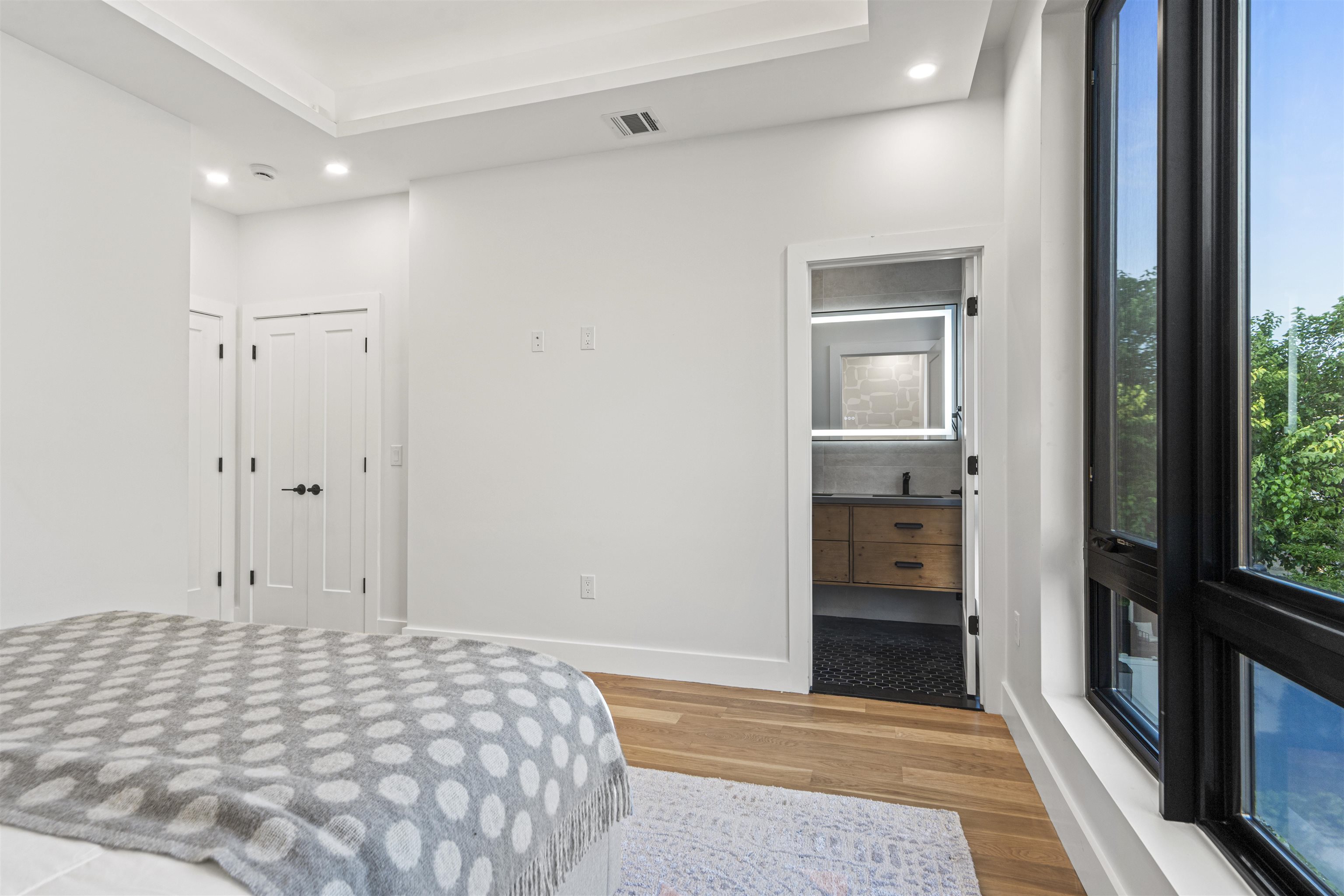 Jersey City, New Jersey, 07307, United States, 3 Bedrooms Bedrooms, ,3 BathroomsBathrooms,Residential,For Sale,2001766