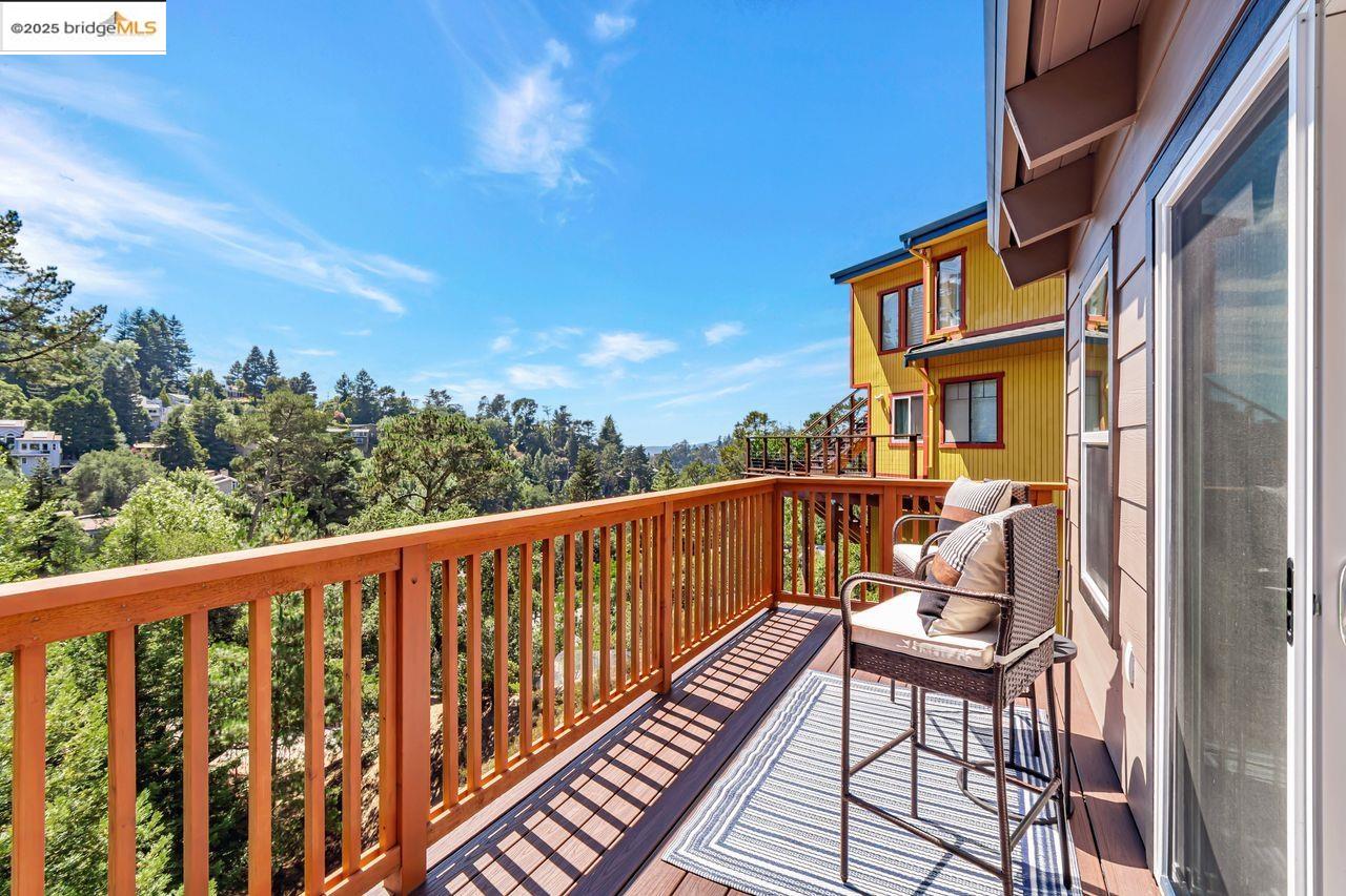 Oakland, California, 94611, United States, 4 Bedrooms Bedrooms, ,2 BathroomsBathrooms,Residential,For Sale,1906699