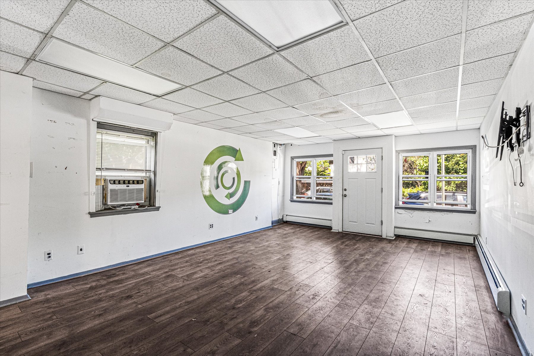  209-72 45th Drive, Bayside, NY, 11361 - 物件實景
