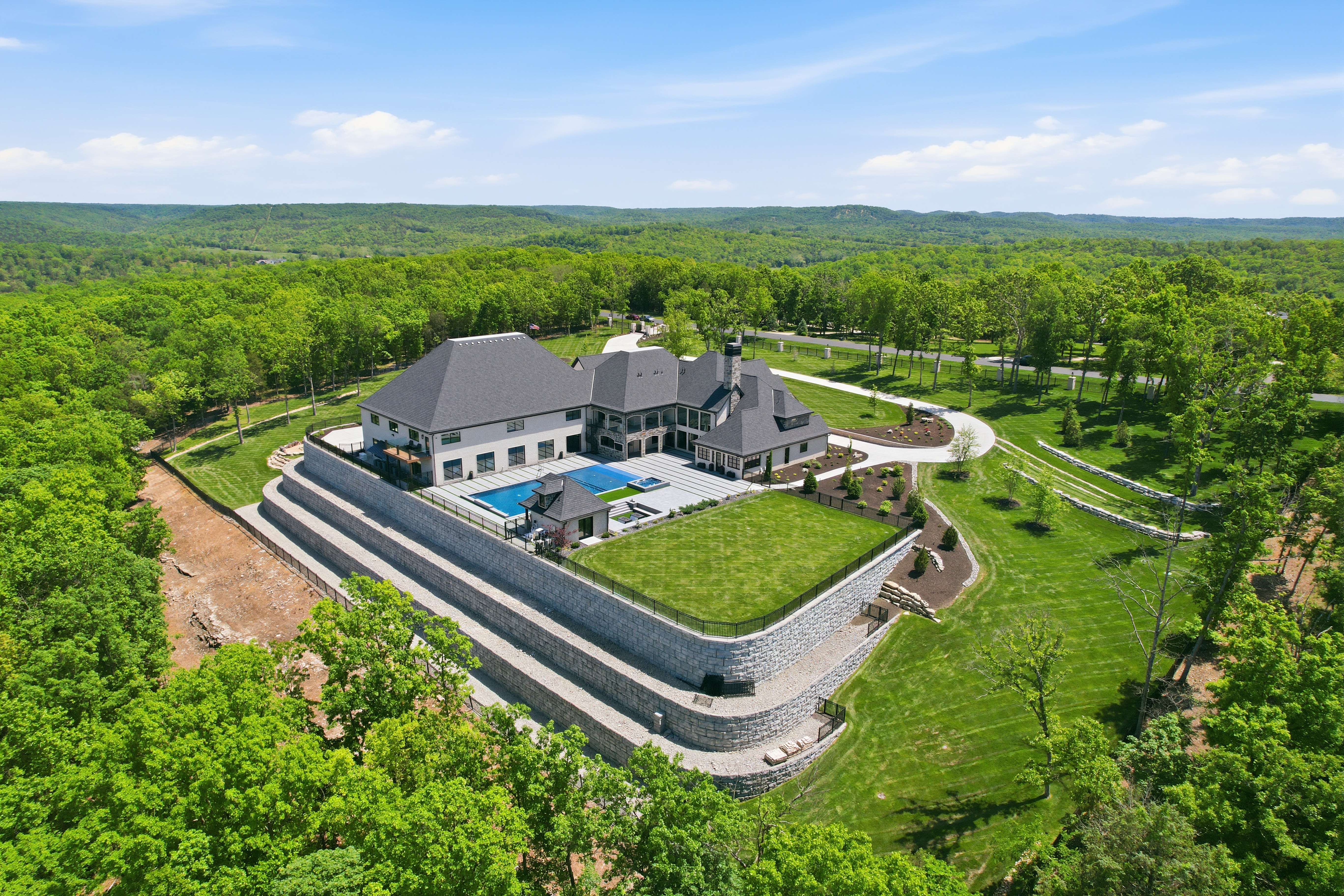  Luxurious Ozark Mountain Estate with Pool, Sports Complex & Private Track - 物件實景