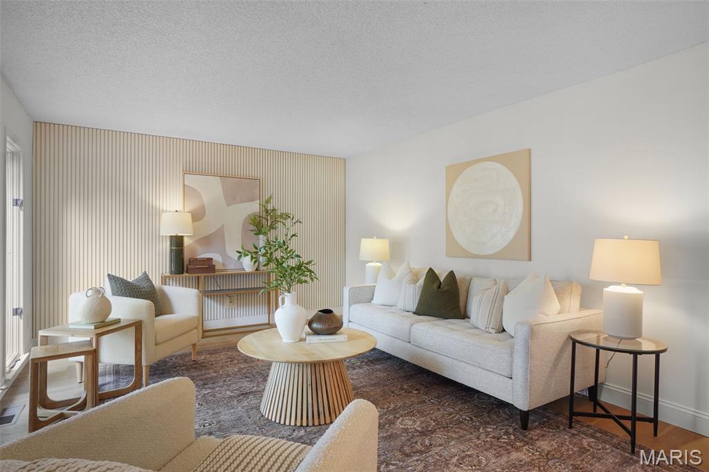 Ellisville, Missouri, 63011, United States, 4 Bedrooms Bedrooms, ,3 BathroomsBathrooms,Residential,For Sale,1989031