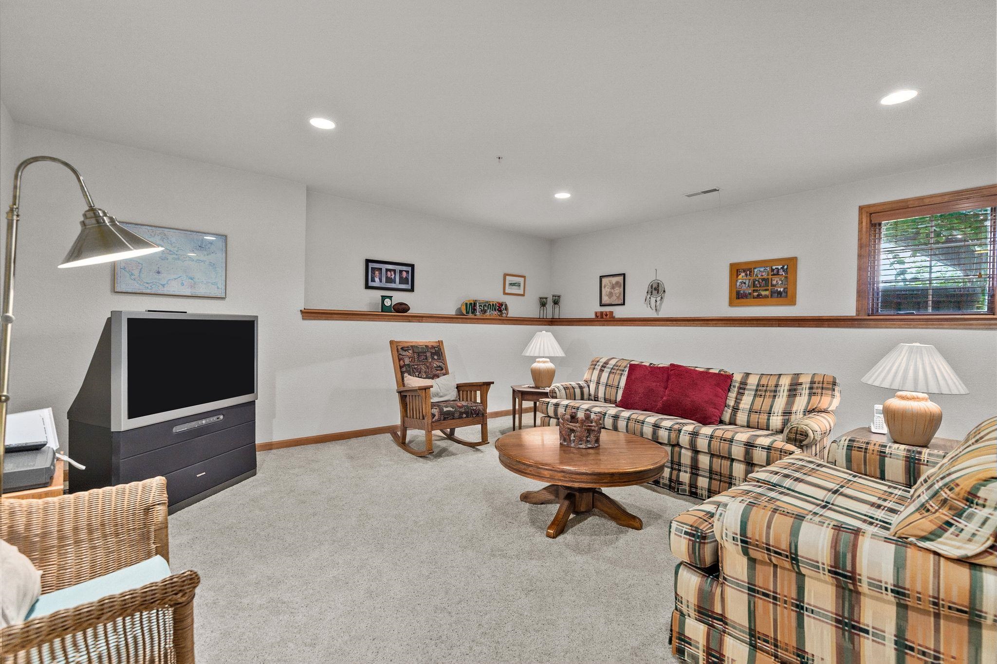 Appleton, Wisconsin, 54913, United States, 3 Bedrooms Bedrooms, ,3 BathroomsBathrooms,Residential,For Sale,1937217