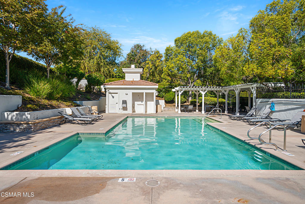 Westlake Village, California, 91362, United States, 2 Bedrooms Bedrooms, ,3 BathroomsBathrooms,Residential,For Sale,1987544