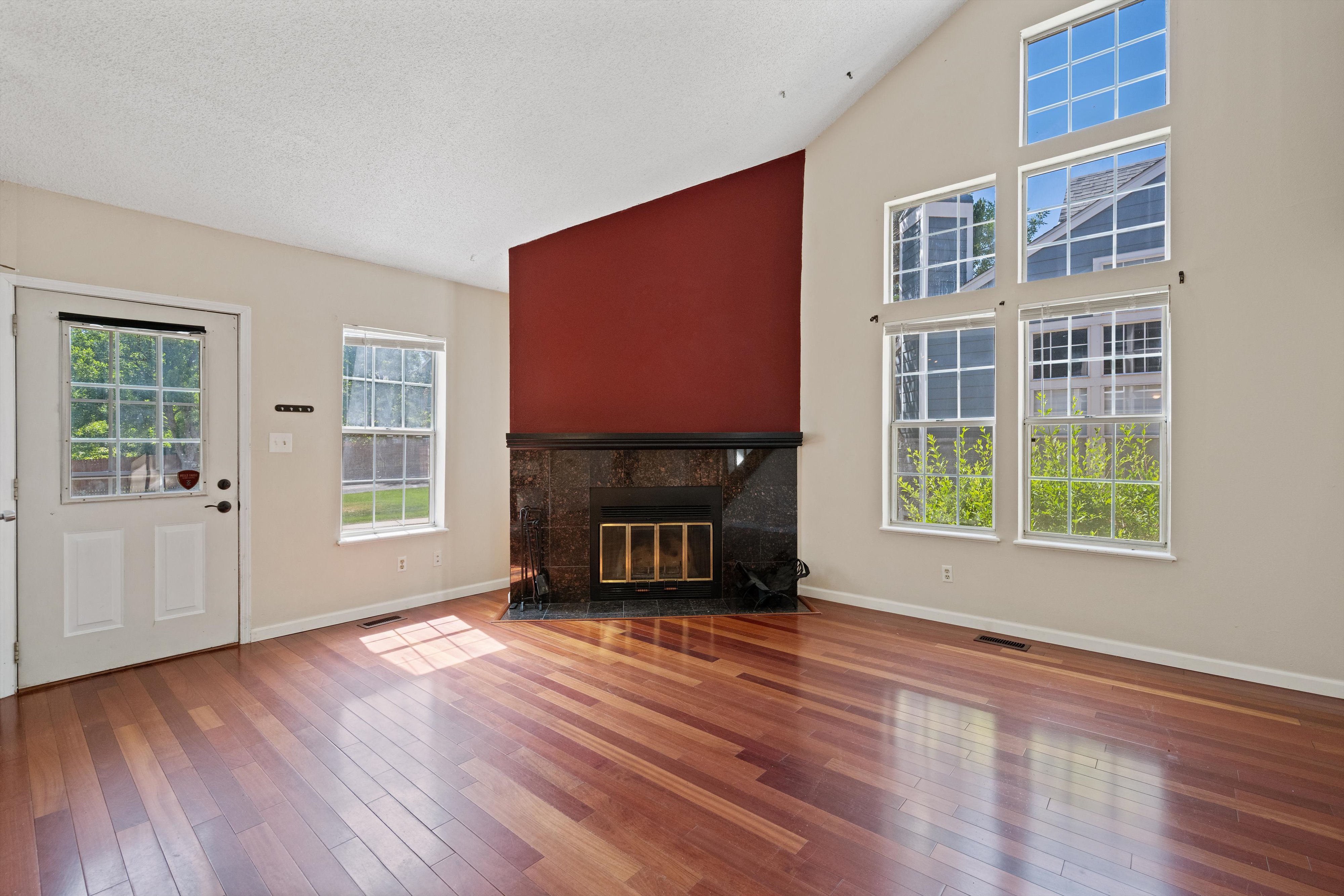  Cedar Bridge Townhome - 物件實景