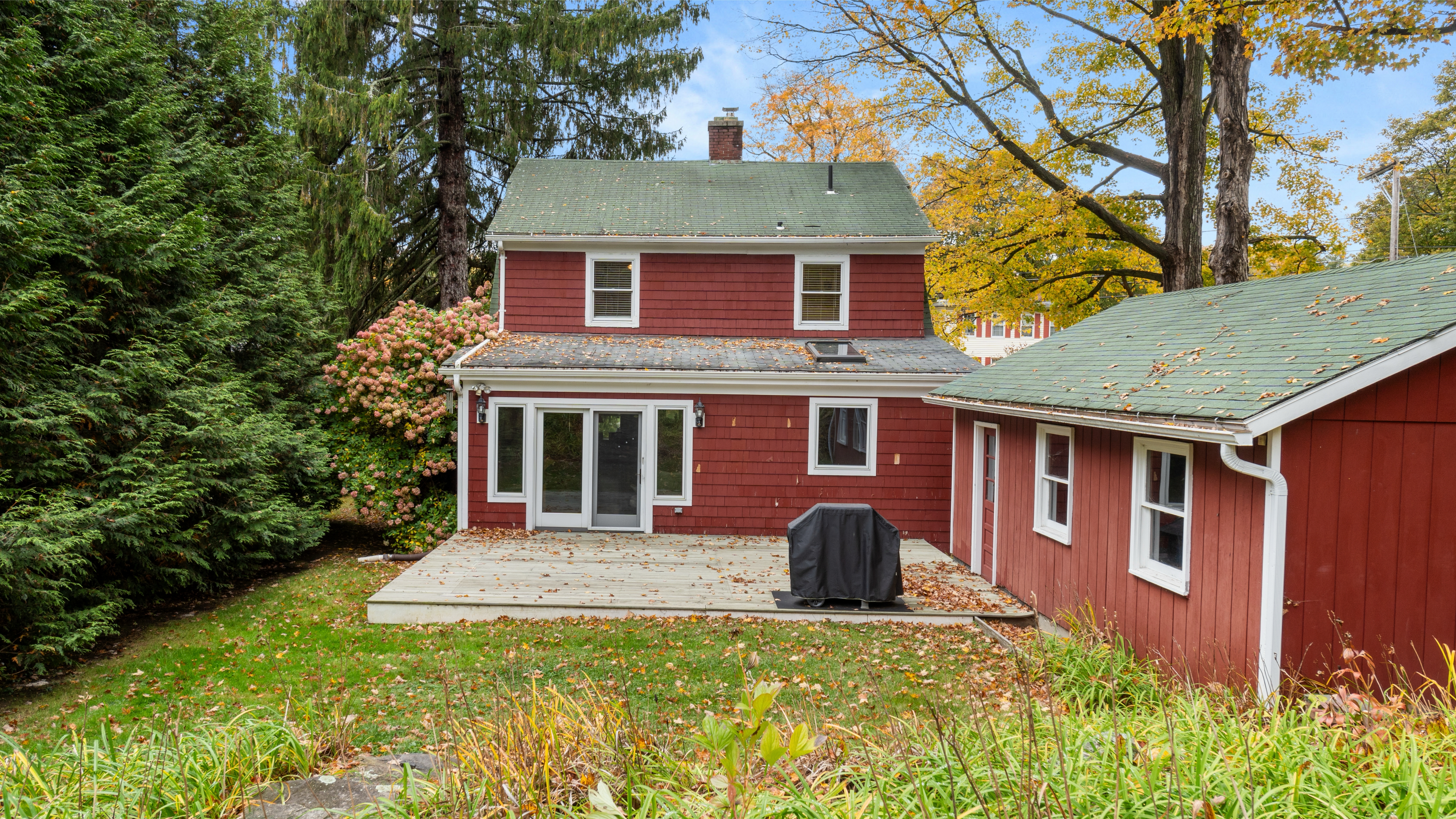  Charming Dutch Colonial in Lovely Lee Location - 物件實景