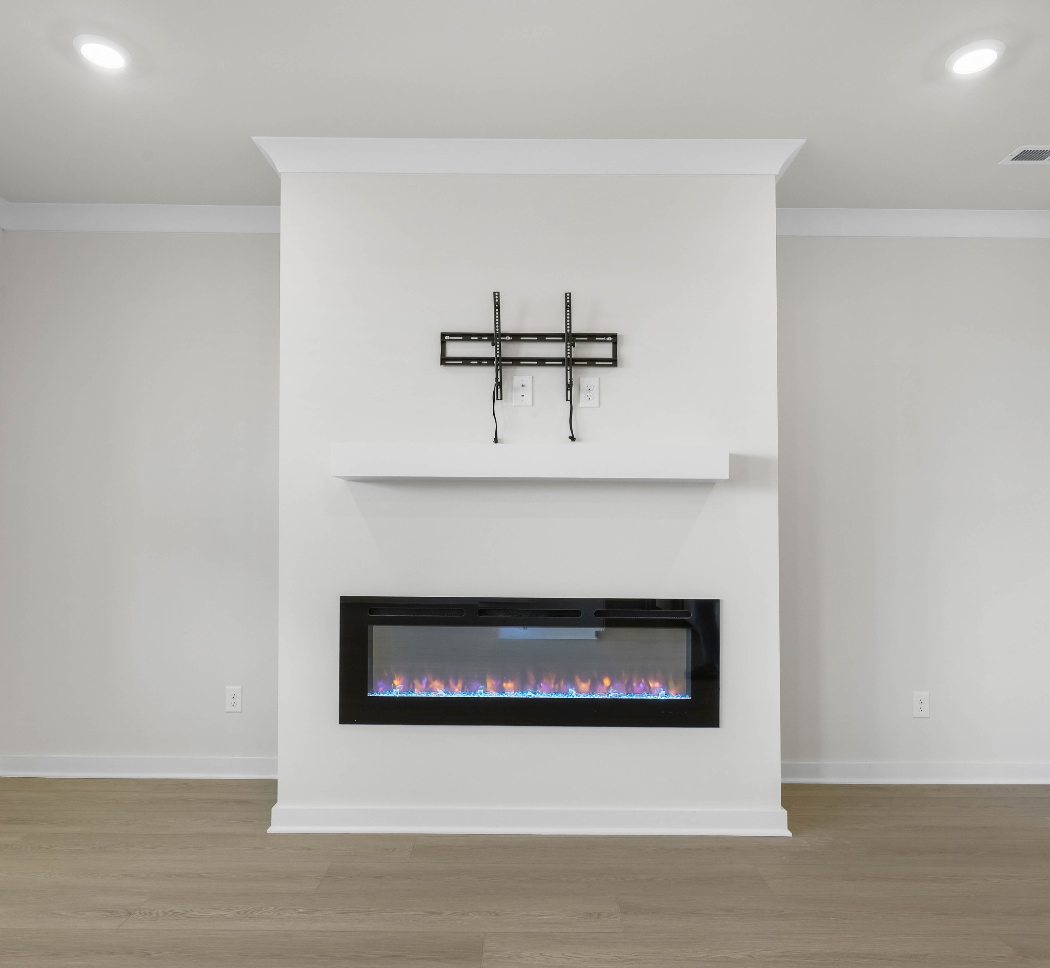 Clarksville, Tennessee, 37043, United States, 5 Bedrooms Bedrooms, ,5 BathroomsBathrooms,Residential,For Sale,1976524