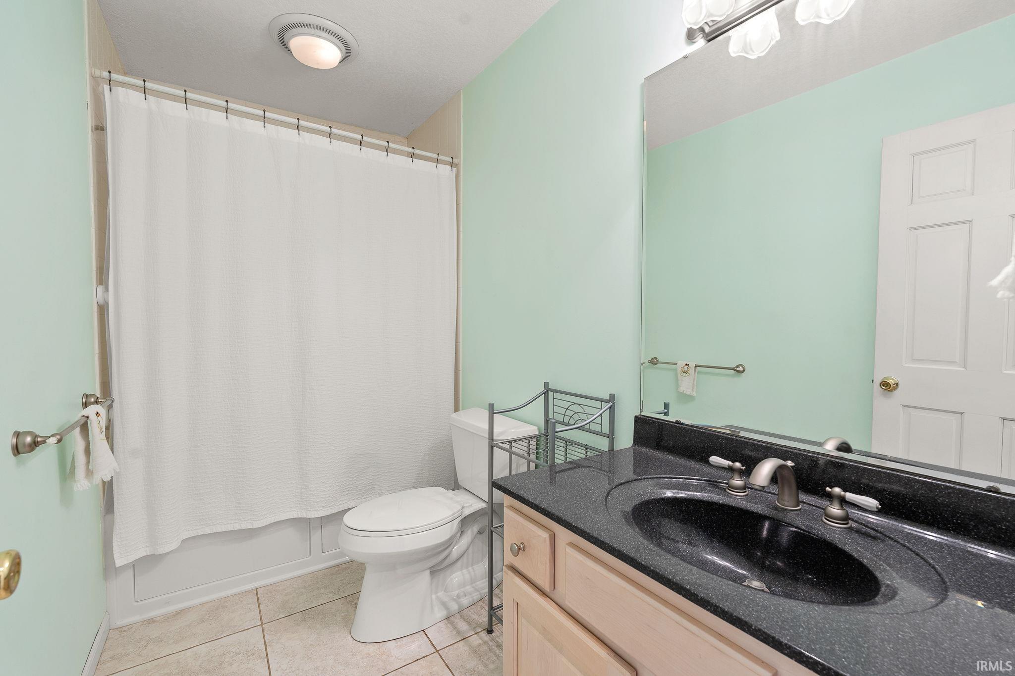 Angola, Indiana, 46703, United States, 3 Bedrooms Bedrooms, ,3 BathroomsBathrooms,Residential,For Sale,1915432
