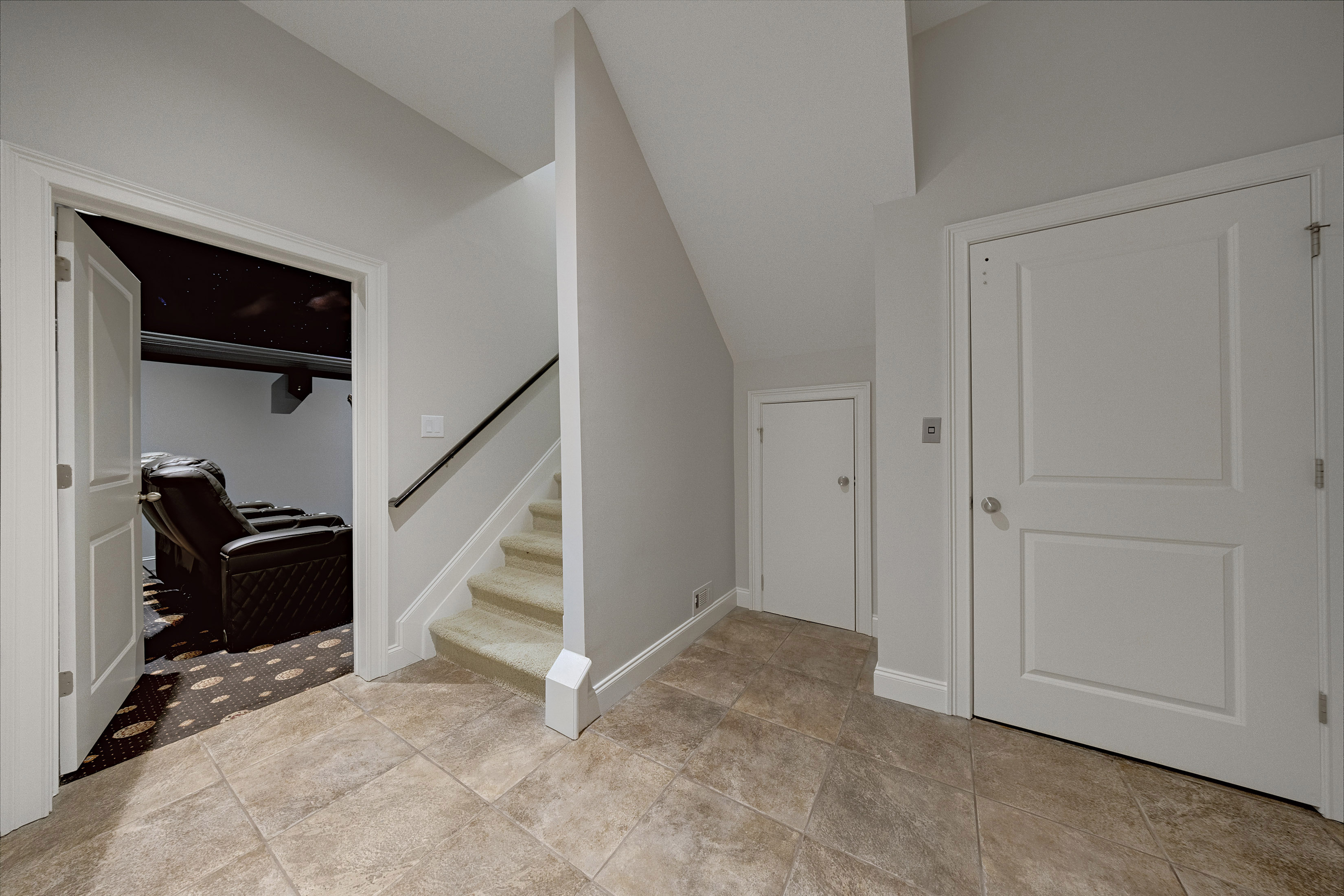  Sandy Springs Townhome Lives Like a Single Family Residence - 物件實景