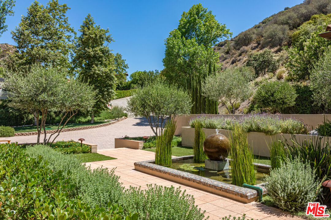 Calabasas, California, 91302, United States, 5 Bedrooms Bedrooms, ,4 BathroomsBathrooms,Residential,For Sale,1926275