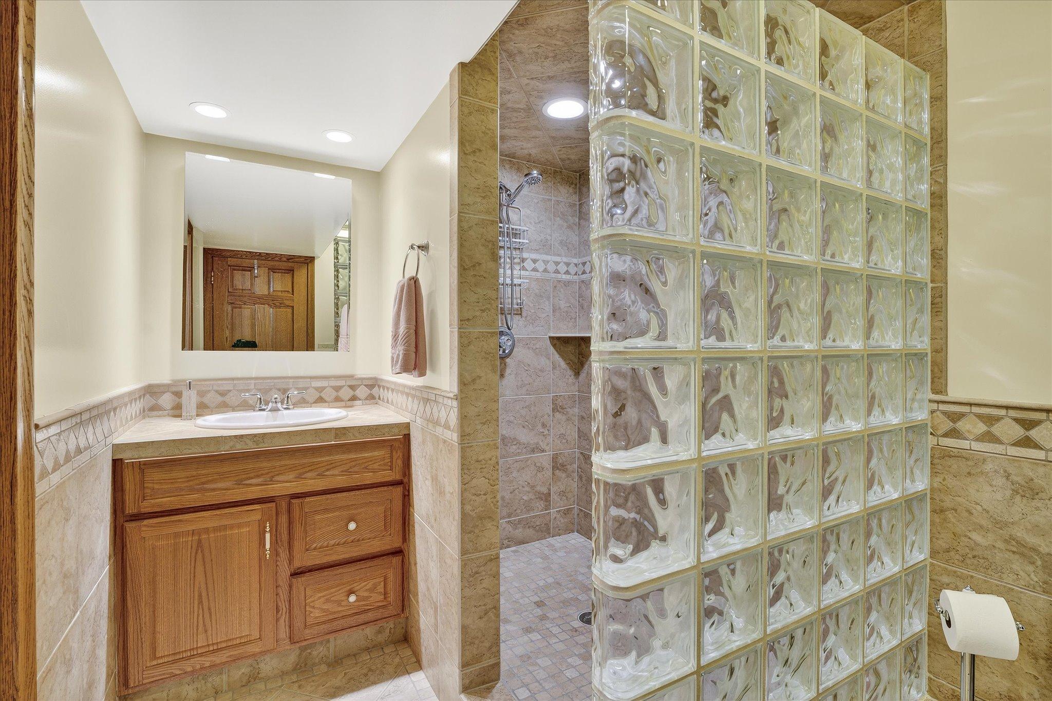 Edina, Minnesota, 55410, United States, 3 Bedrooms Bedrooms, ,1 BathroomBathrooms,Residential,For Sale,1941033