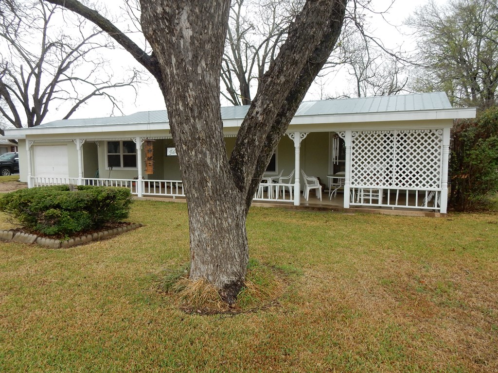 Fredericksburg, Texas, 78624, United States, 3 Bedrooms Bedrooms, ,2 BathroomsBathrooms,Residential,For Sale,1842373