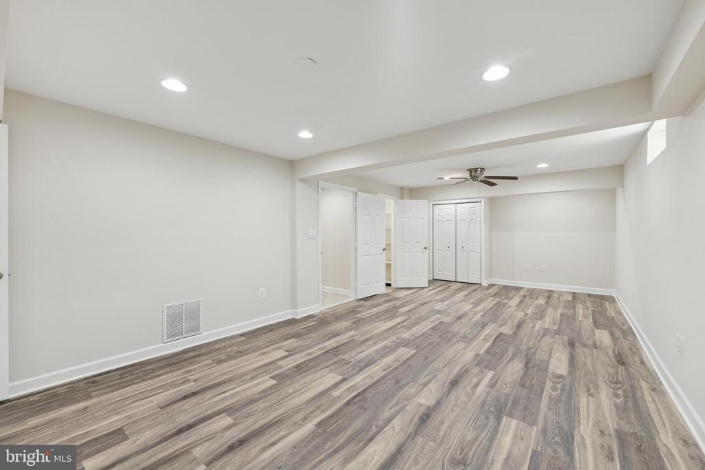 Fairfax Station, Virginia, 22039, United States, 5 Bedrooms Bedrooms, ,4 BathroomsBathrooms,Residential,For Sale,1887245