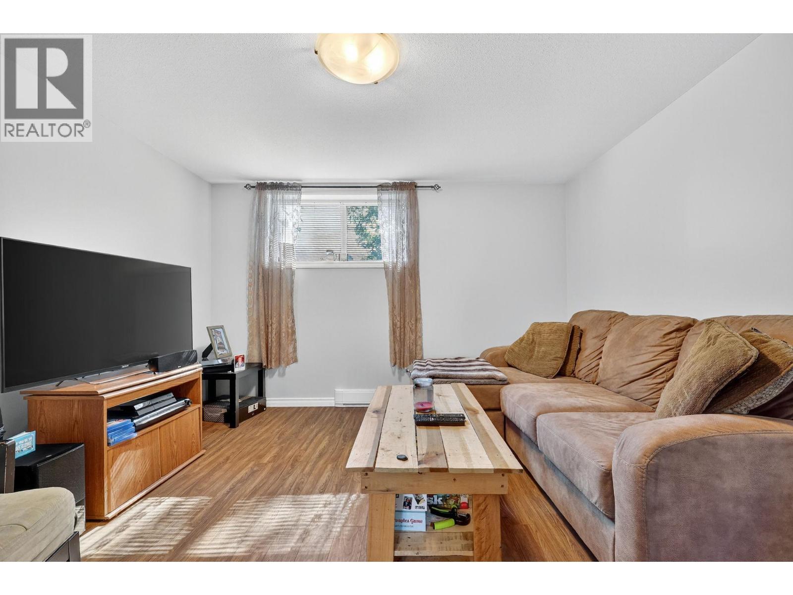 KELOWNA, British Columbia, V1X 1C4, CA, 5 Bedrooms Bedrooms, ,3 BathroomsBathrooms,Residential,For Sale,1948235