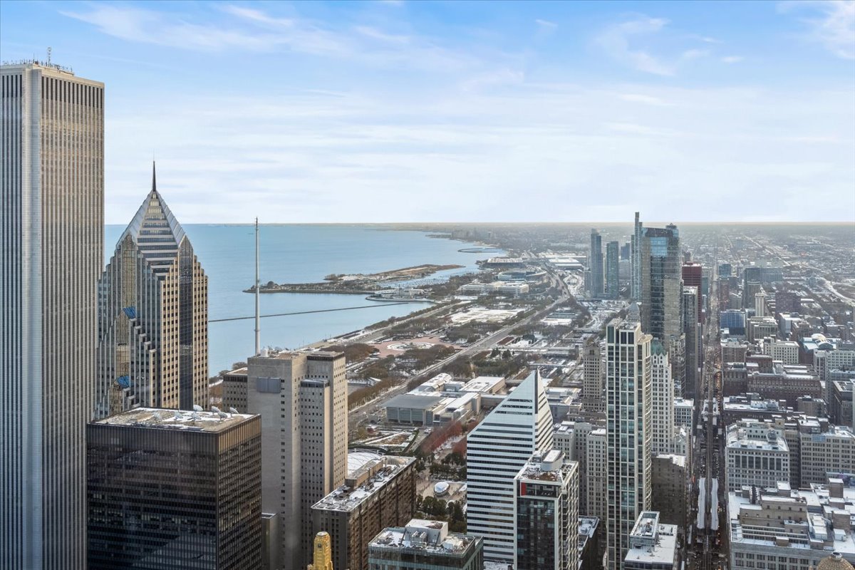 Chicago, Illinois, 60611, United States, 1 Bedroom Bedrooms, ,2 BathroomsBathrooms,Residential,For Sale,1991532