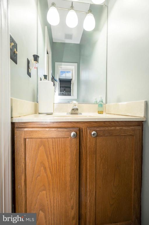 Sumerduck, Virginia, 22742, United States, 4 Bedrooms Bedrooms, ,5 BathroomsBathrooms,Residential,For Sale,2048793