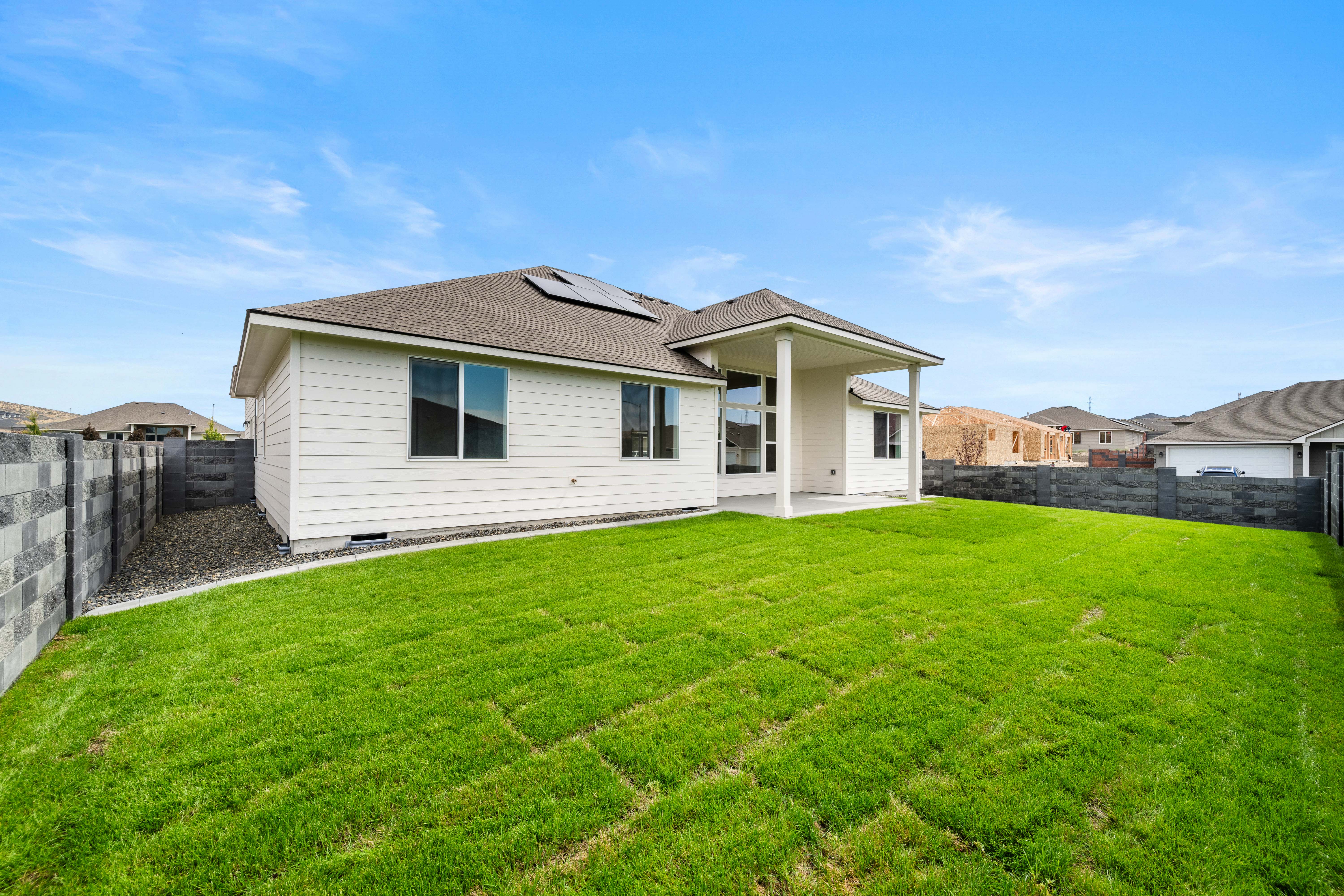  Incredible Floor Plan, Corner Lot & Fully Fenced - 物件實景