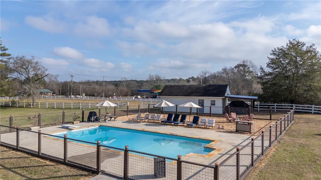 Calhoun, Georgia, 30701, United States, 4 Bedrooms Bedrooms, ,4 BathroomsBathrooms,Residential,For Sale,2005129