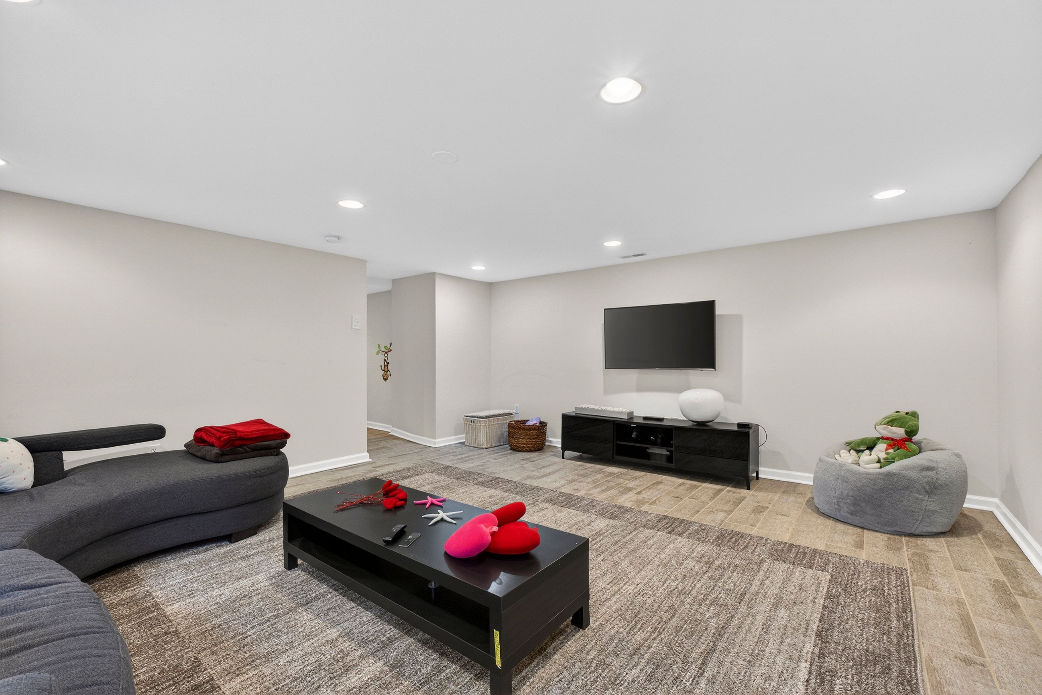  Timelessly Restored Bungalow in Hi-Pointe DeMun - 物件實景