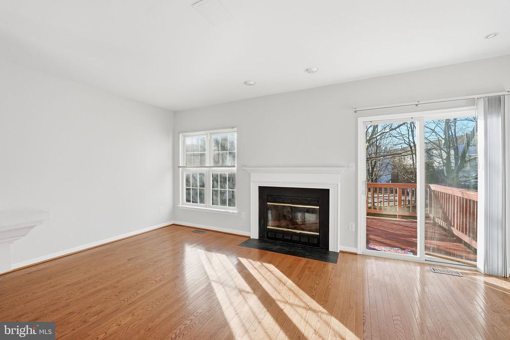 Sterling, Virginia, 20166, United States, 3 Bedrooms Bedrooms, ,3 BathroomsBathrooms,Residential,For Sale,2010365