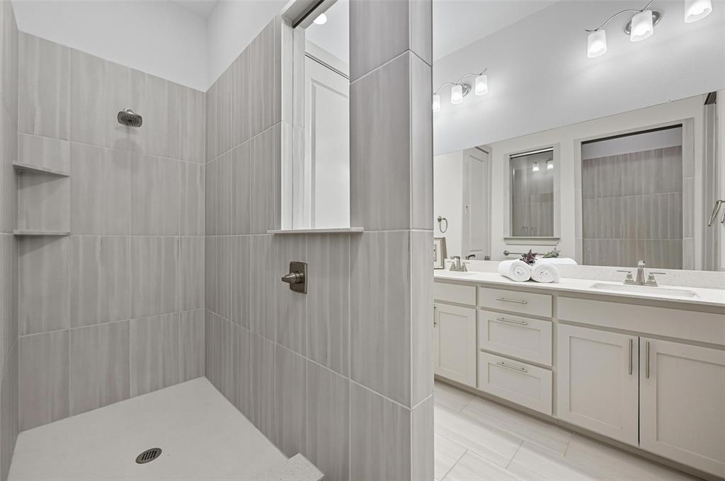 Arlington, Texas, 76005, United States, 4 Bedrooms Bedrooms, ,4 BathroomsBathrooms,Residential,For Sale,1947984