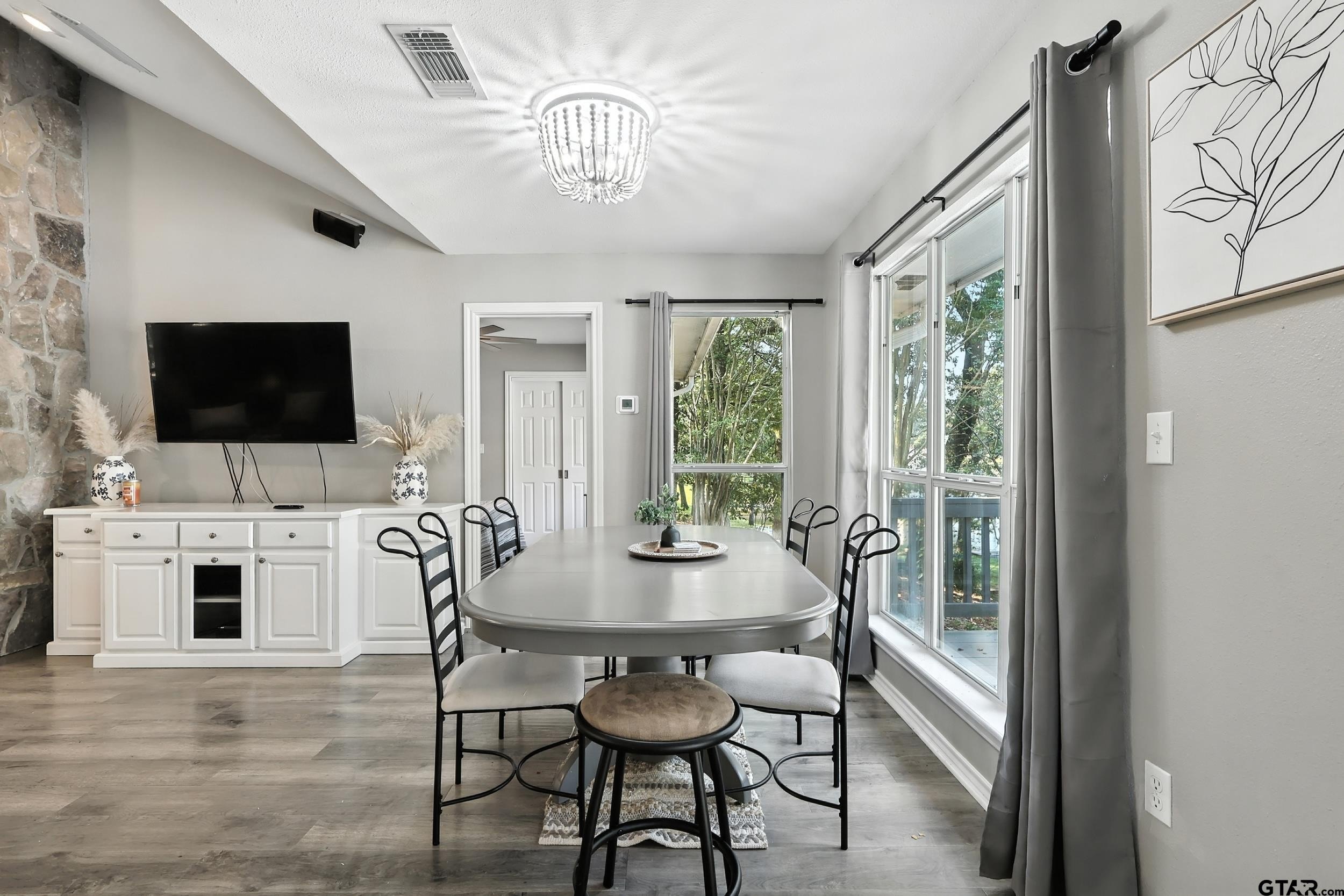 Pittsburg, Texas, 75686, United States, 3 Bedrooms Bedrooms, ,3 BathroomsBathrooms,Residential,For Sale,1977166