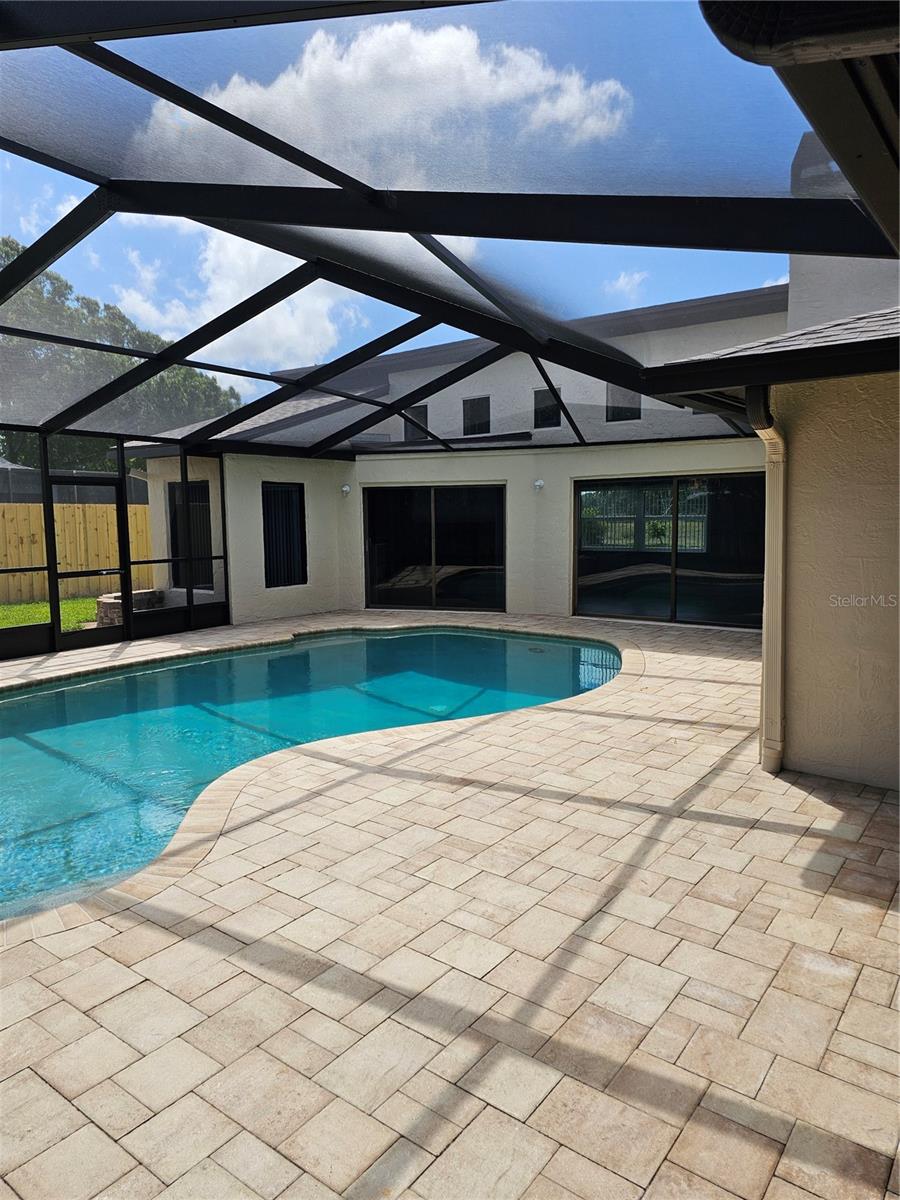 Largo, Florida, 33773, United States, 3 Bedrooms Bedrooms, ,2 BathroomsBathrooms,Residential,For Sale,1870302