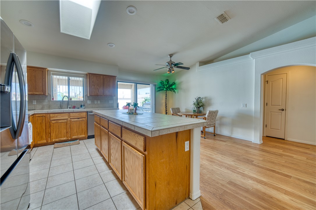 Lake Havasu, Arizona, 86403, United States, 3 Bedrooms Bedrooms, ,1 BathroomBathrooms,Residential,For Sale,1901749