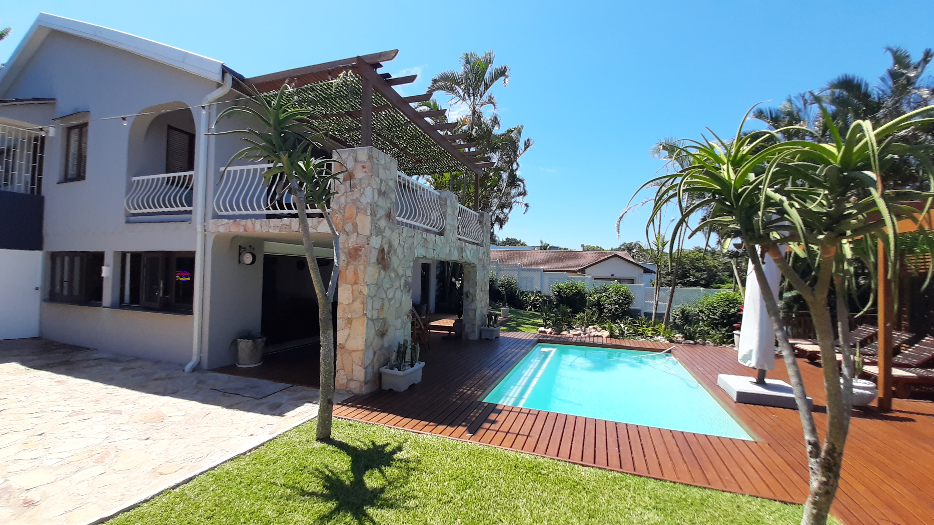  Fully Renovated Coastal Residence with Guest Flatlet and Sea Views in Salt Rock - 物件實景