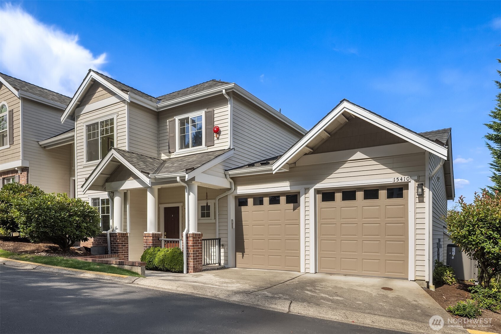 Woodinville, Washington, 98072, United States, 3 Bedrooms Bedrooms, ,3 BathroomsBathrooms,Residential,For Sale,1948007