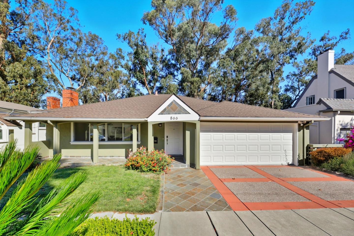 Oakland, California, 94610, United States, 4 Bedrooms Bedrooms, ,4 BathroomsBathrooms,Residential,For Sale,1987505